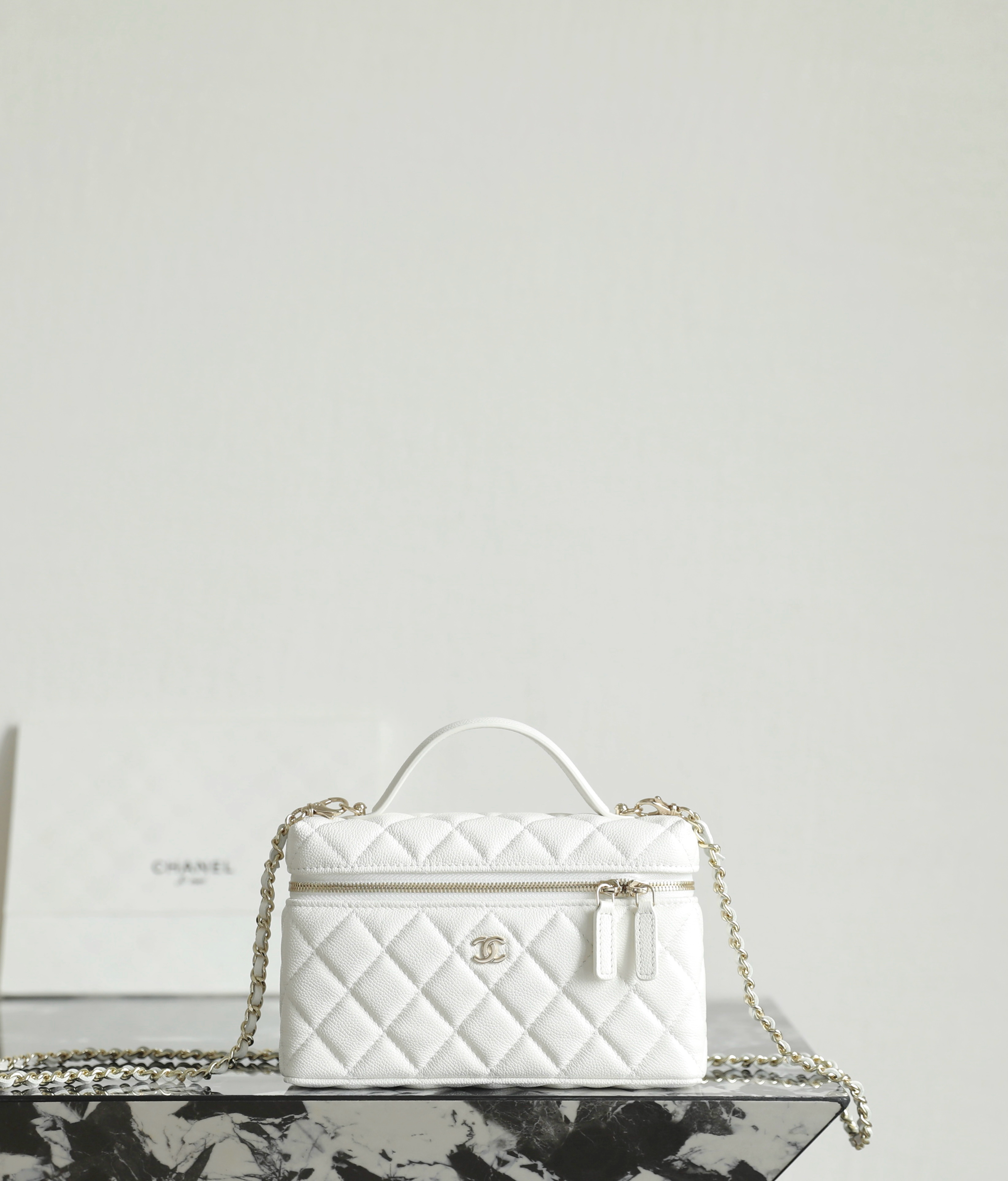 샤넬 Chanel 25p LP Long Vanity with chain C-511 White 19.5cm