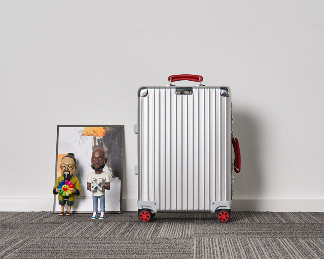 Rimowa Classic Cabin 캐리어 알루미늄 silver&Red