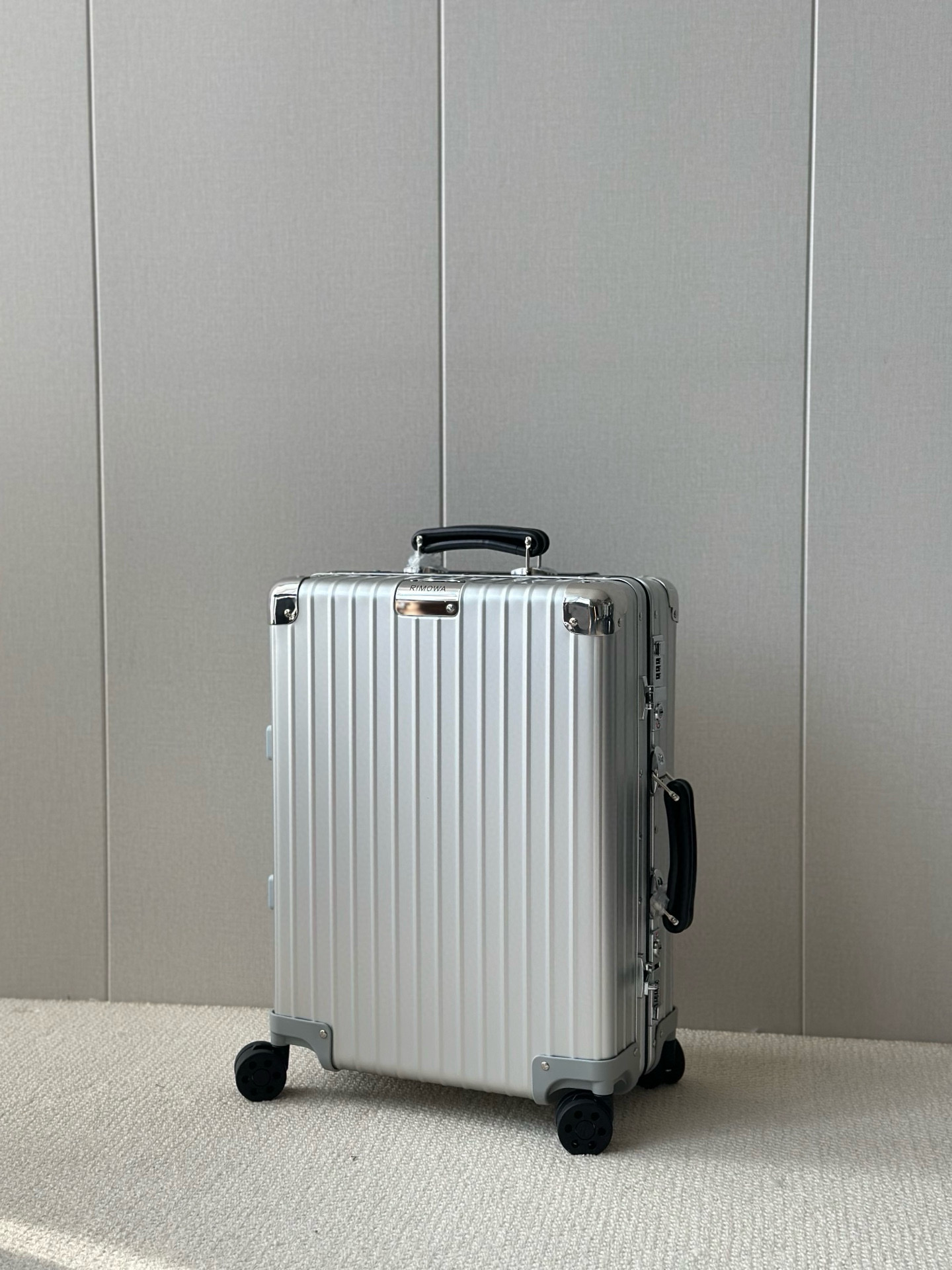 Rimowa Classic Fight 973 캐리어 알루미늄 silver 20“