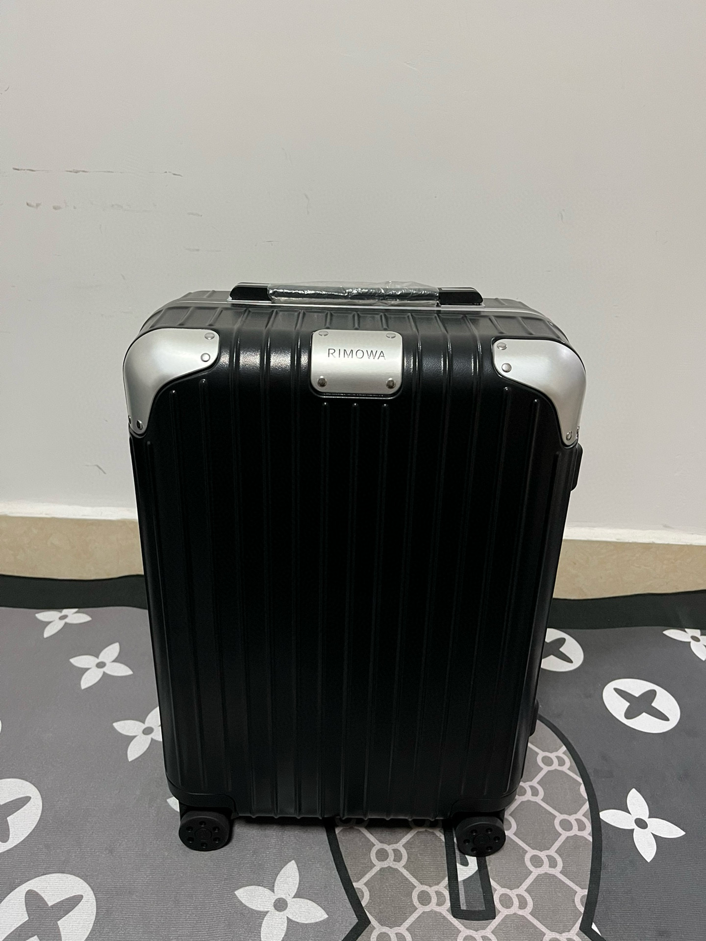 Rimowa Hybrid Limbo 캐리어 알루미늄 21“ Black