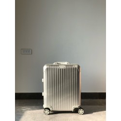 Rimowa Original 925 캐리어 알루미늄 22” silver