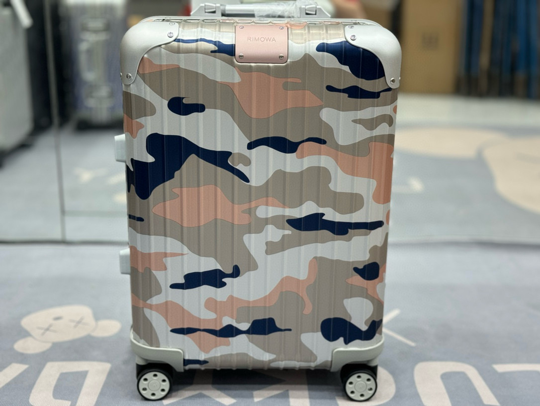 Rimowa Original Camouflage 캐리어 알루미늄 20“ Pink