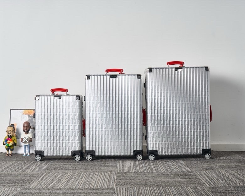 Rimowa&Fendi 캐리어 알루미늄 silver&Red