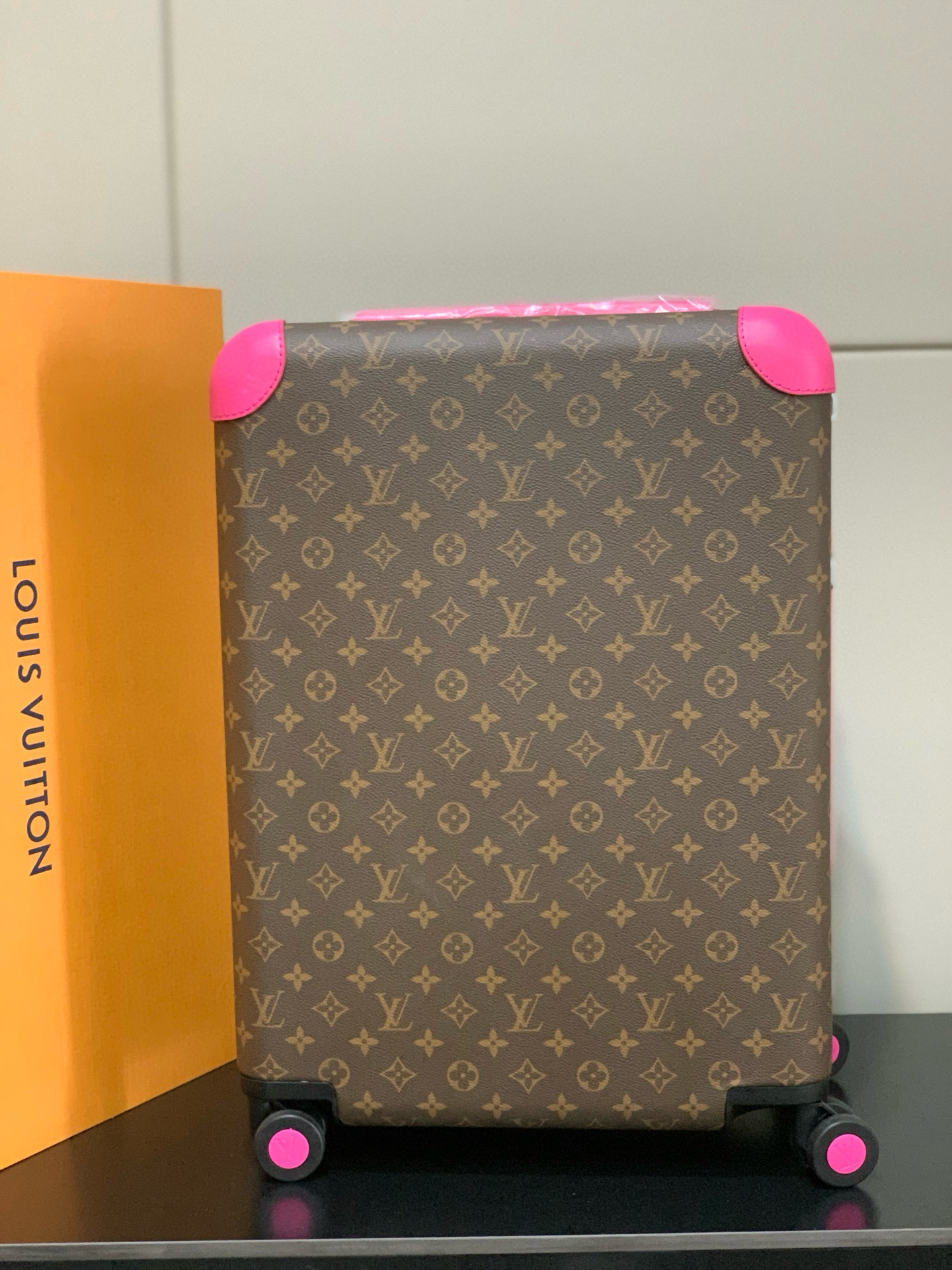 루이비통 Louis Vuitton Horizon 55 캐리어 Monogram&Rose red 20
