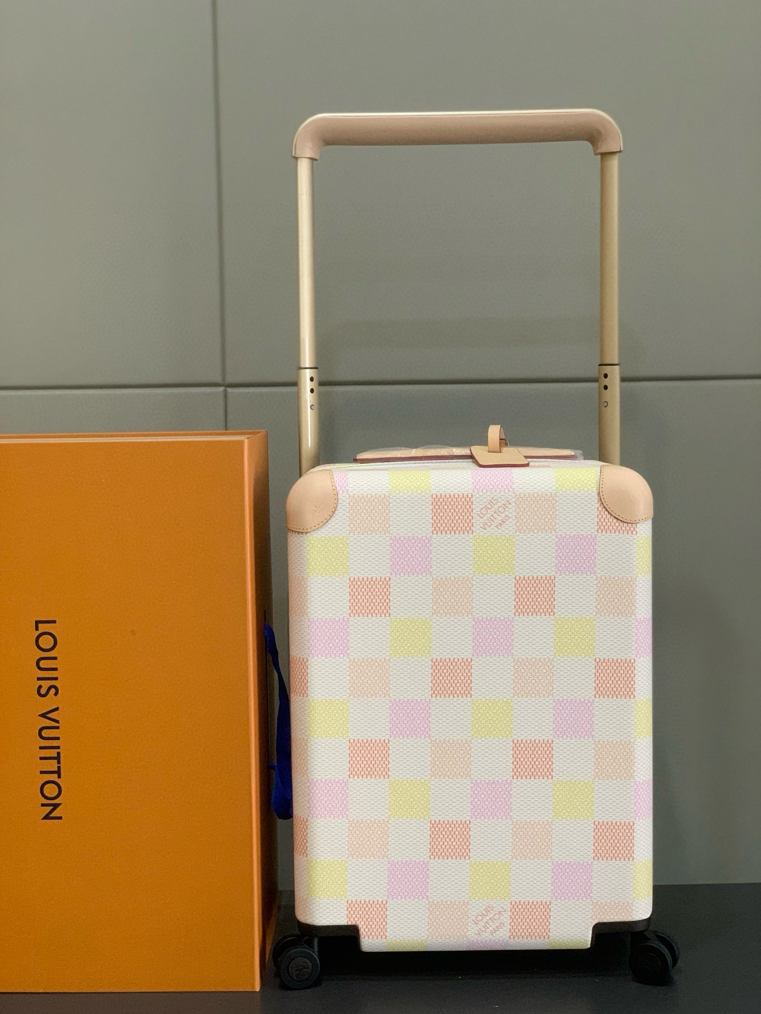 루이비통 Louis Vuitton Horizon 55 캐리어 Pink 20