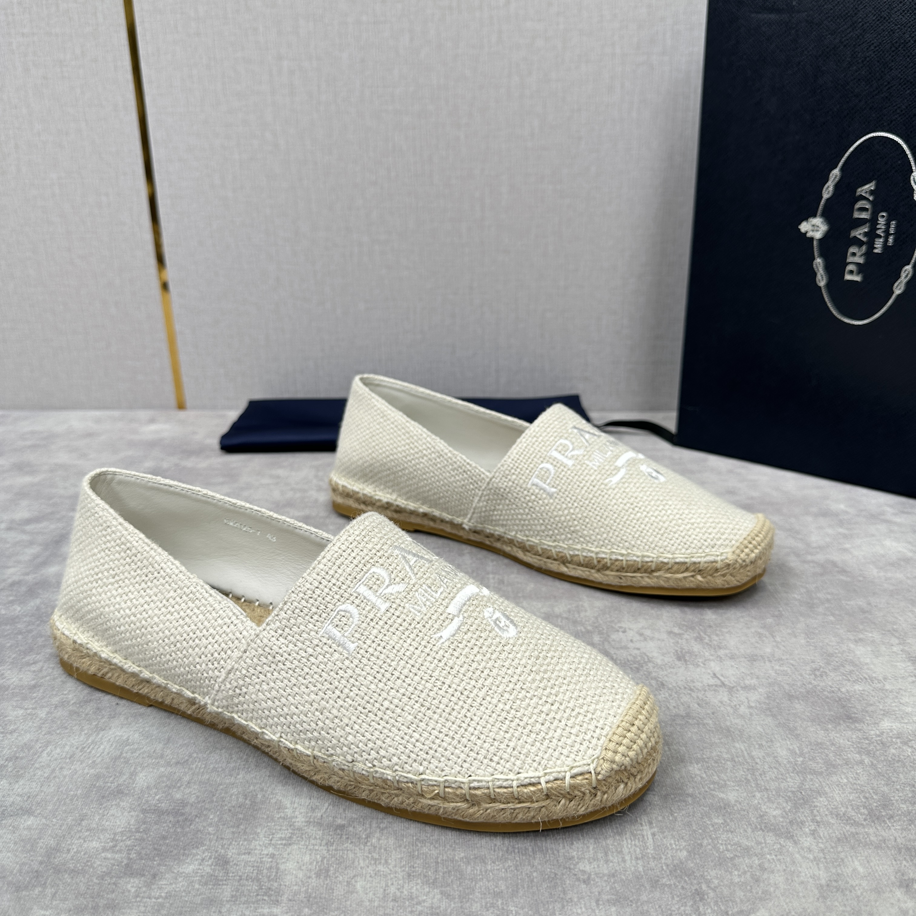 프라다 Prada 로퍼