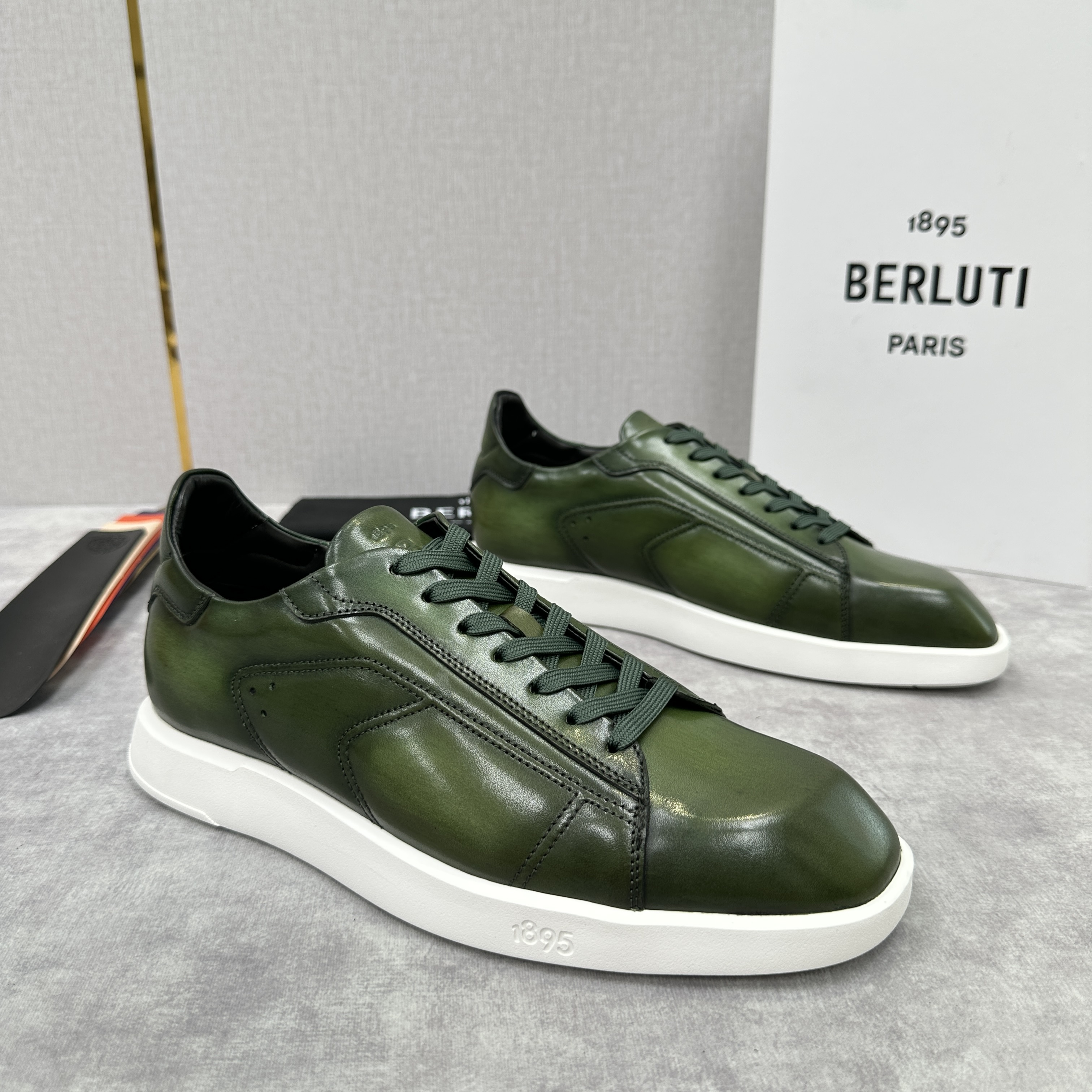 벨루티 Berluti Stellar Scritto 플랫
