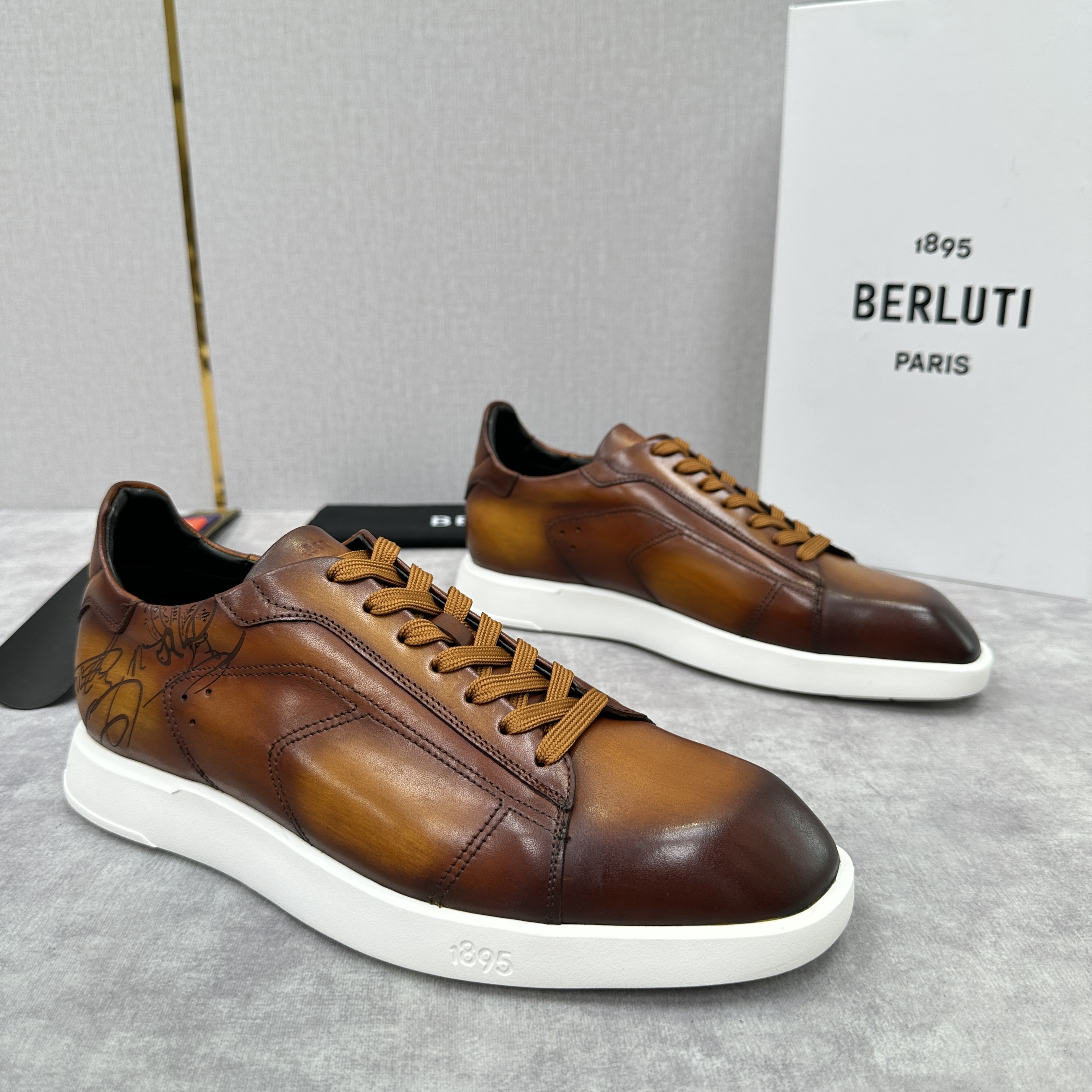 벨루티 Berluti Stellar Scritto 플랫