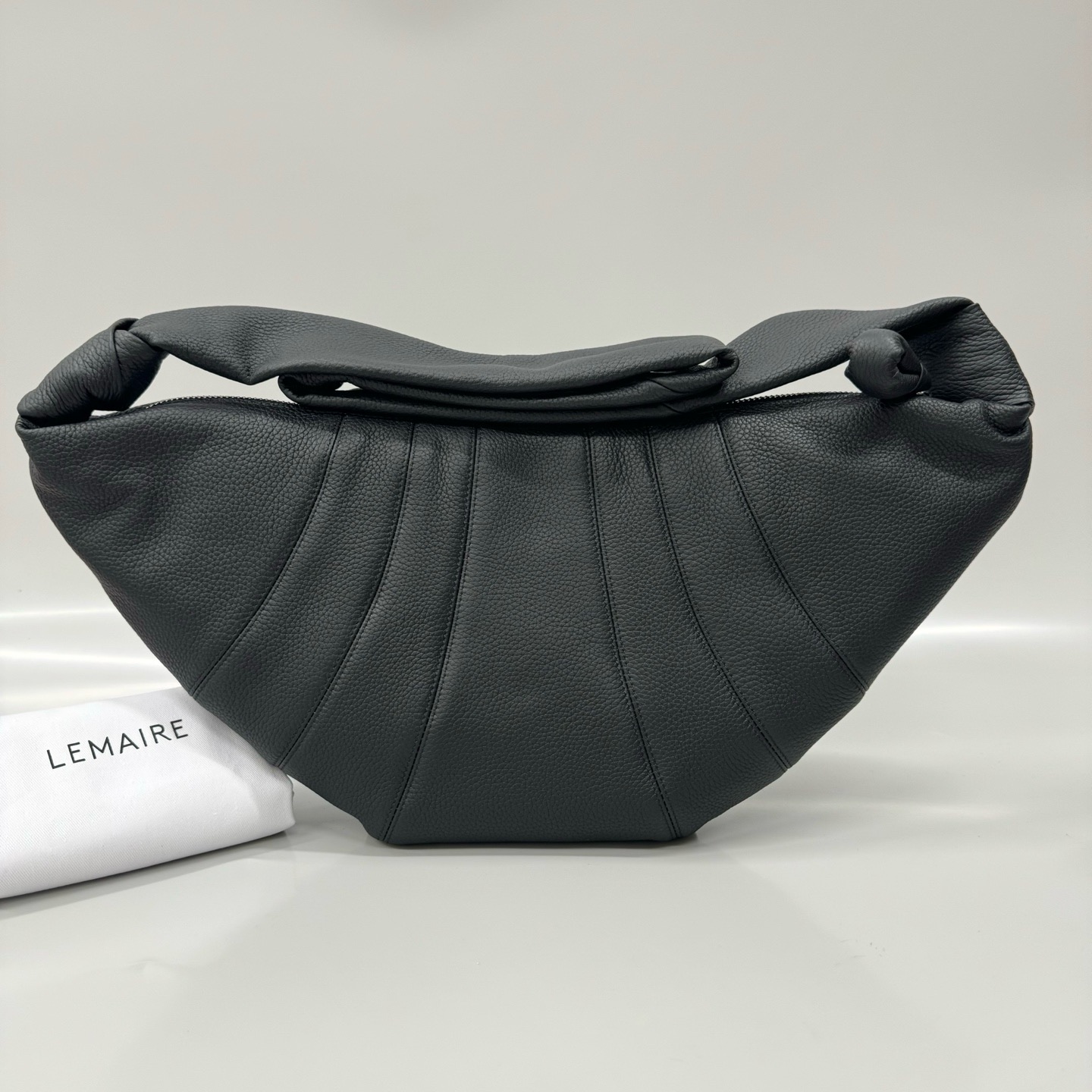 르메르 Lemaire Medium Croissant Bag Soft Grained Leather Black