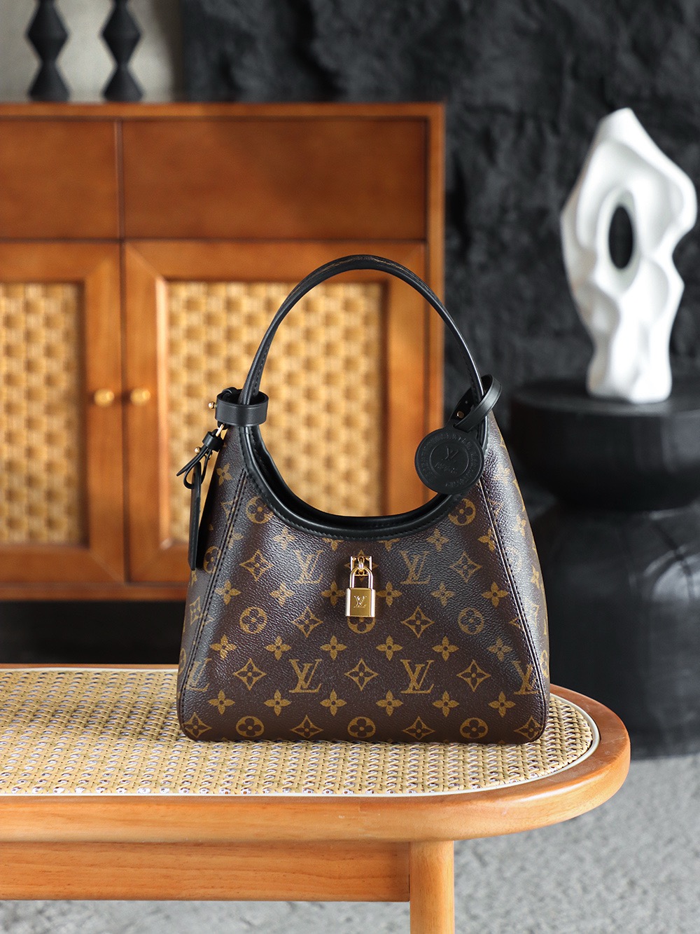 【AS】루이비통 Louis Vuitton M12940 The Drop PM Monogram 28cm
