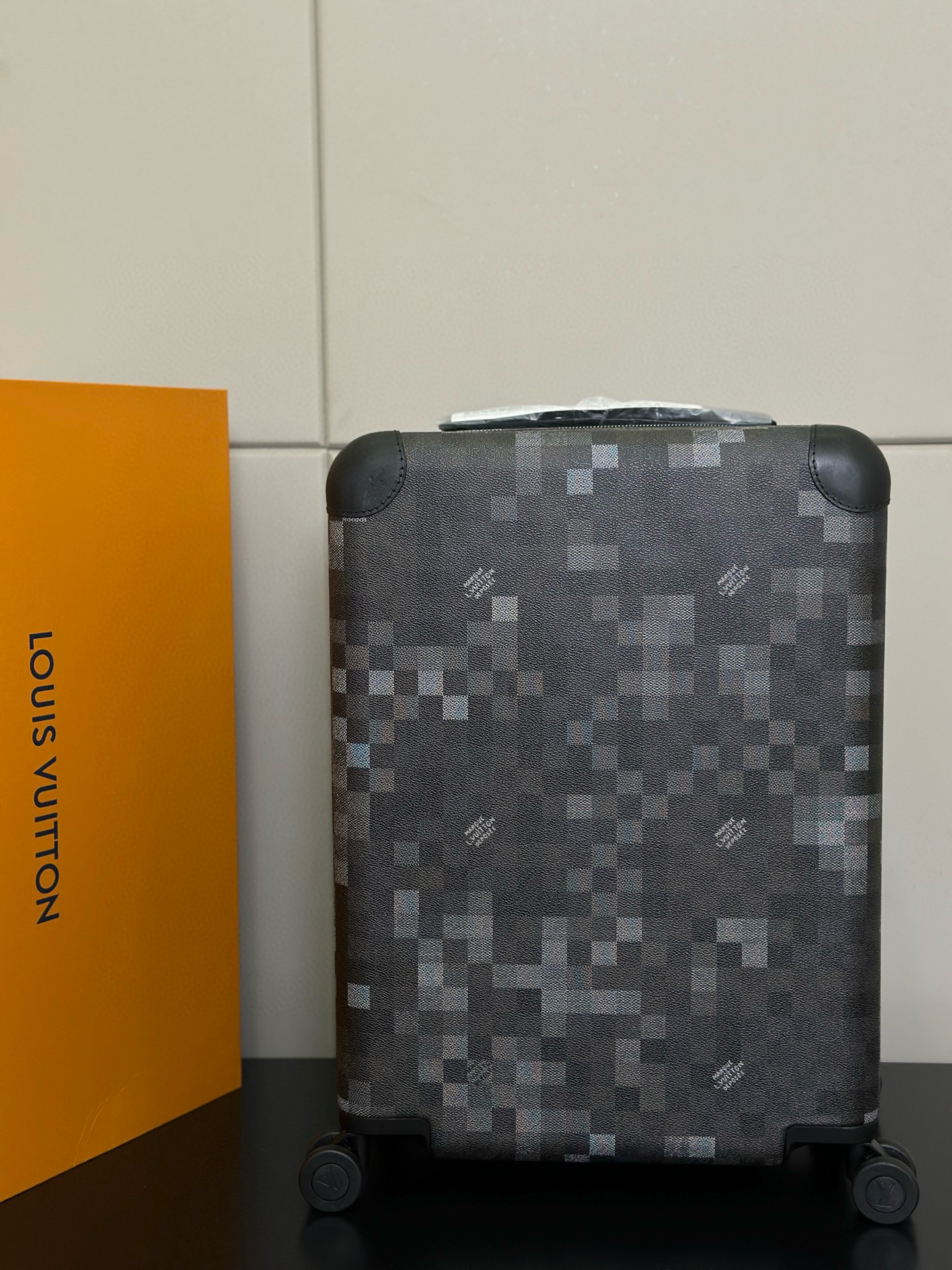 루이비통 Louis Vuitton Horizon 55 캐리어 Black 20