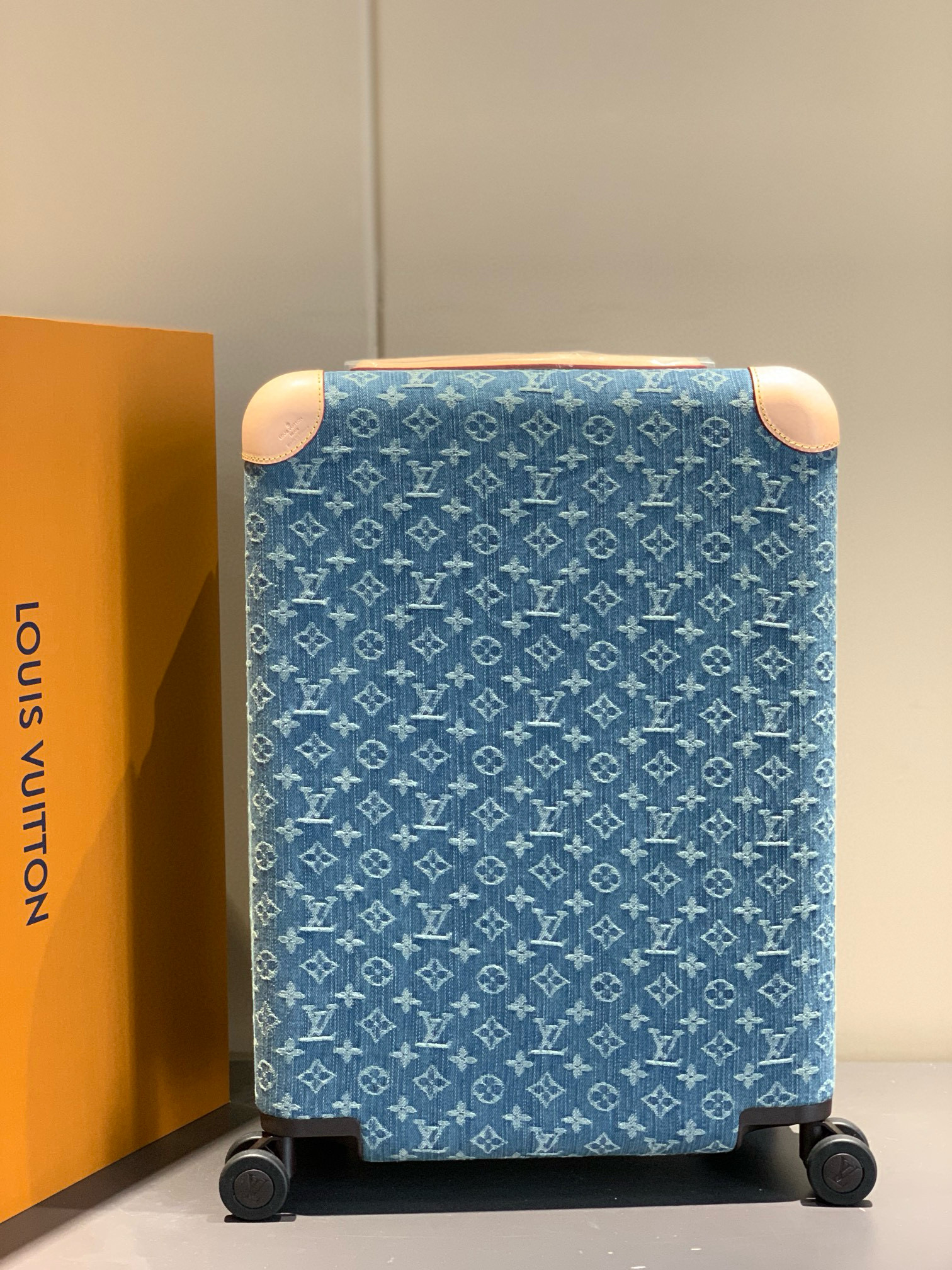 루이비통 Louis Vuitton Horizon 55 캐리어 Blue 20
