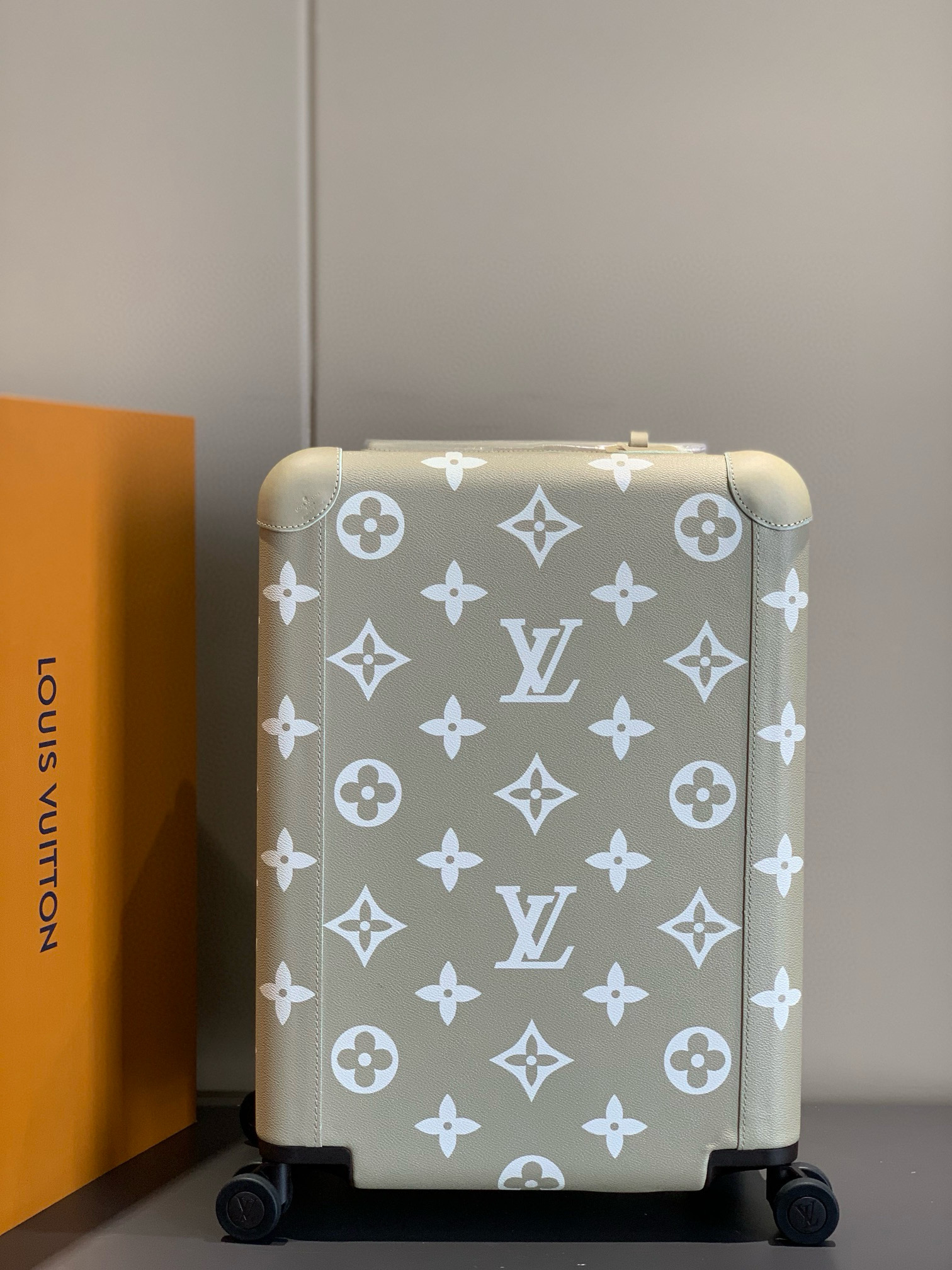 루이비통 Louis Vuitton Horizon 55 캐리어 20
