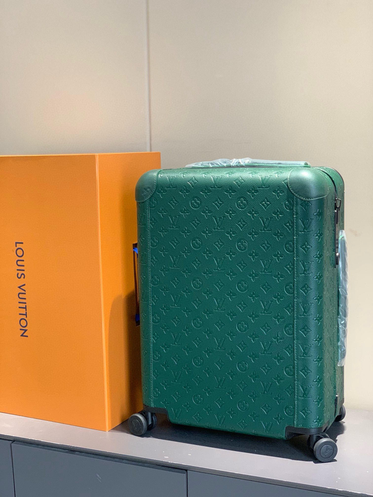 루이비통 Louis Vuitton Horizon 55 캐리어 green 20