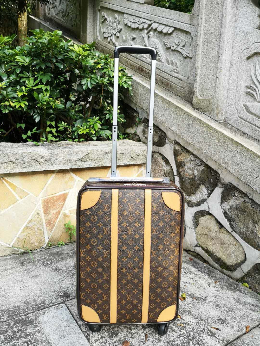 루이비통 Louis Vuitton 캐리어 Monogram Coffee 20