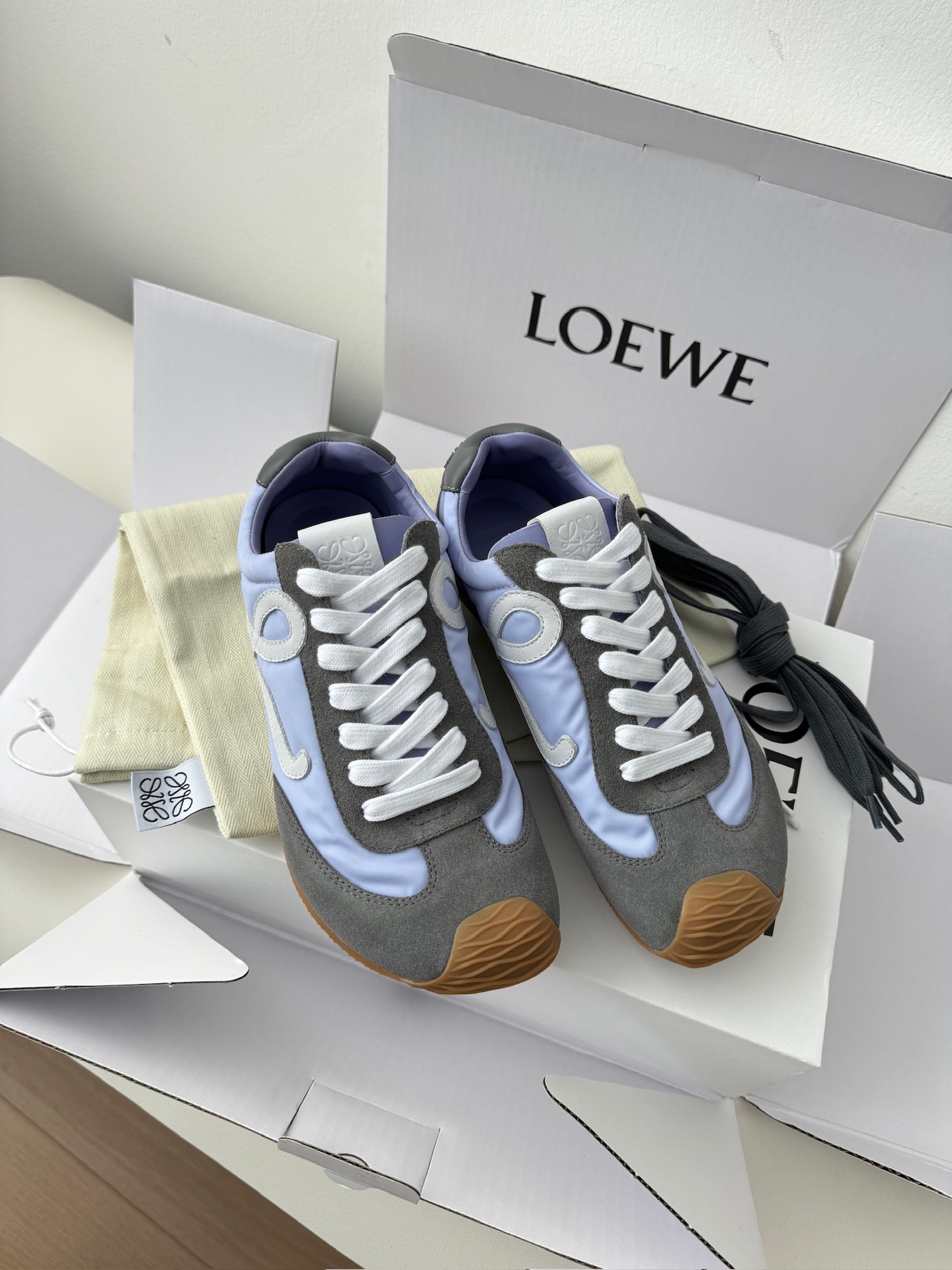 로에베 LOEWE 스니커즈
