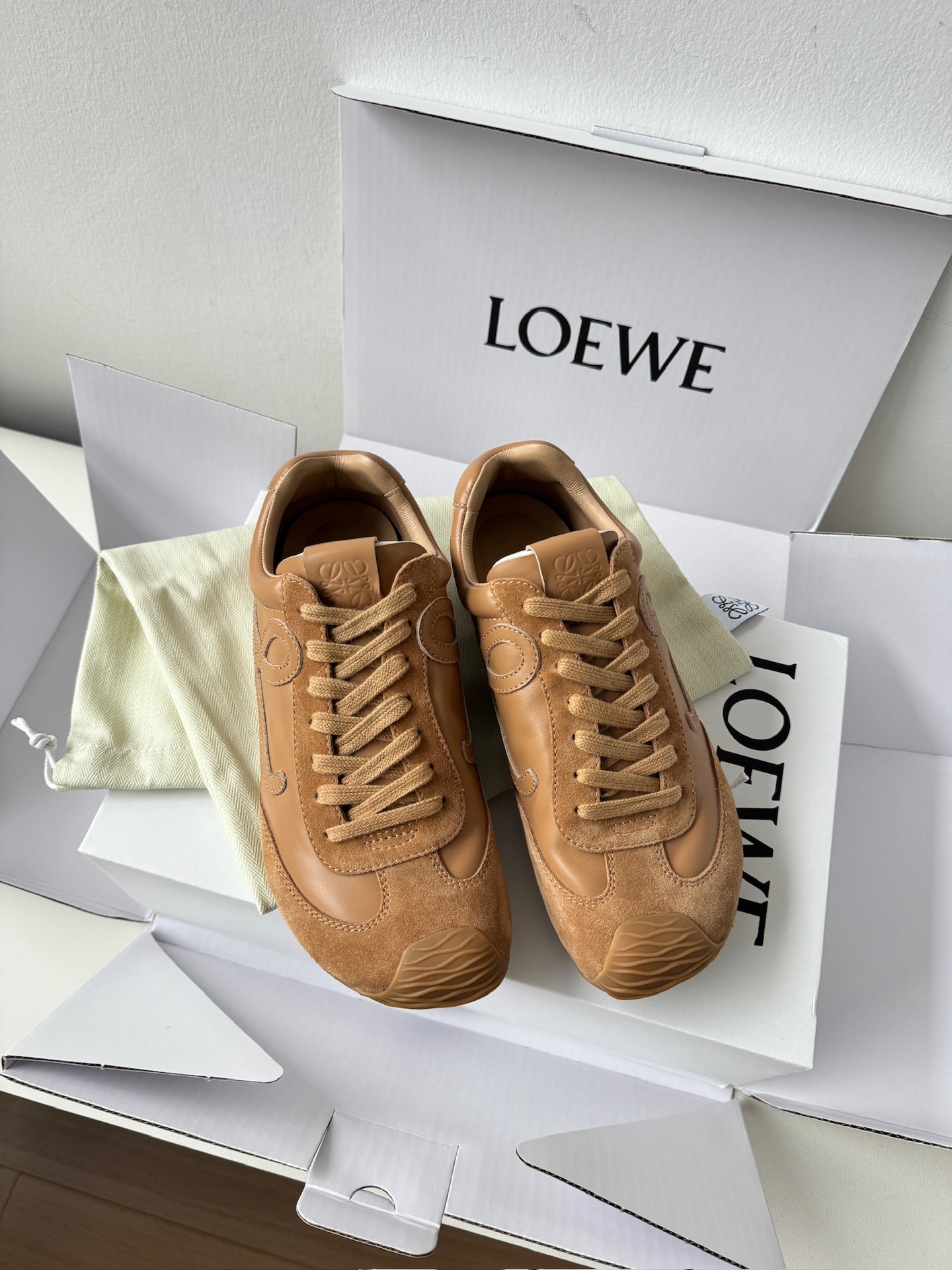 로에베 LOEWE 스니커즈