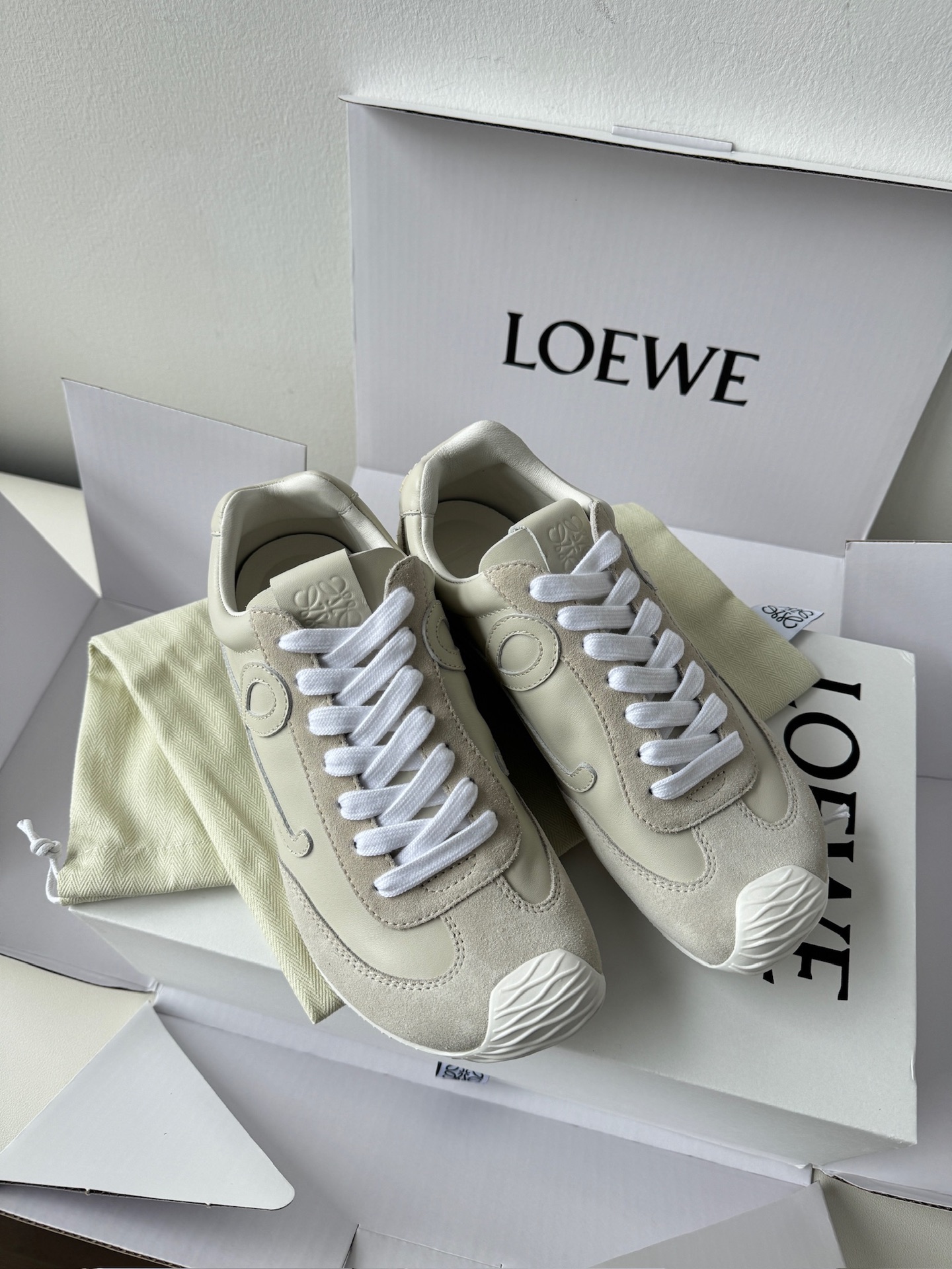 로에베 LOEWE 스니커즈