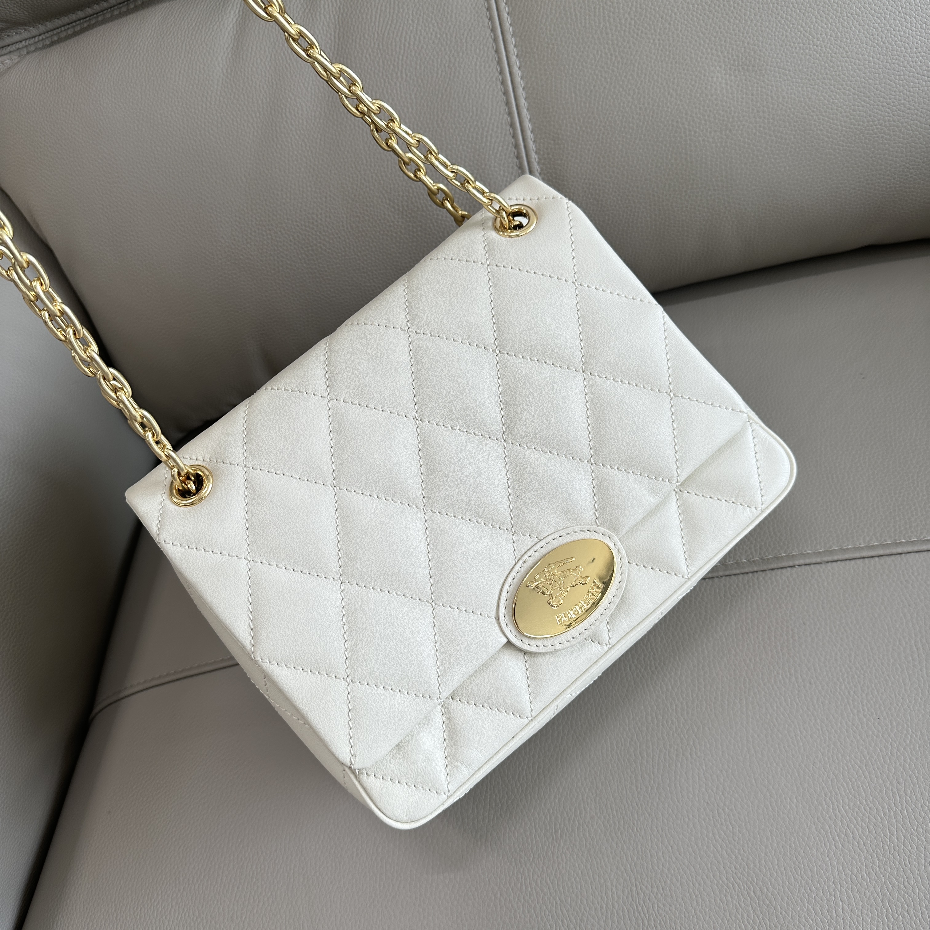 버버리 Burberry Medium Strand Bag​ White 27cm