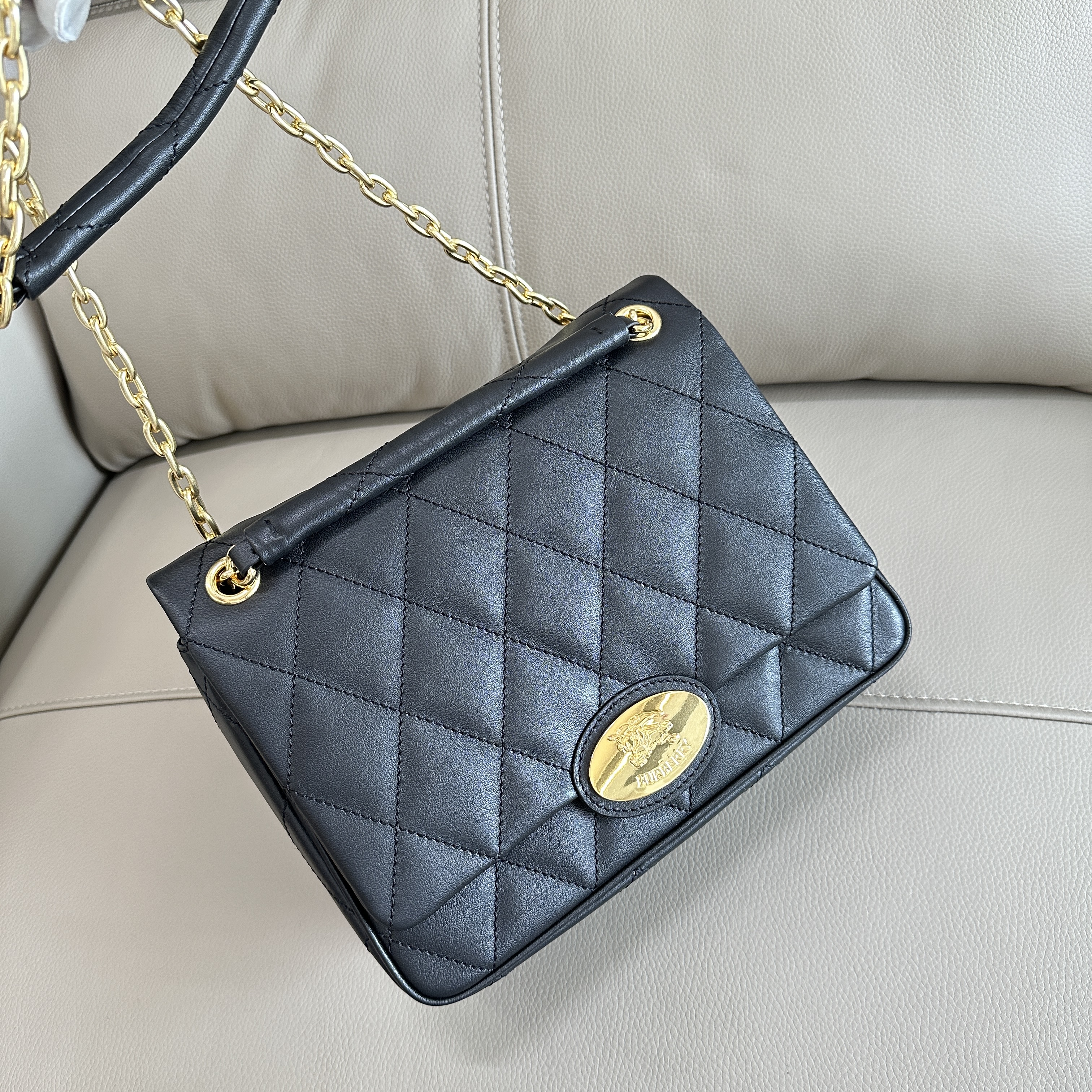 버버리 Burberry Medium Strand Bag​ Black 27cm