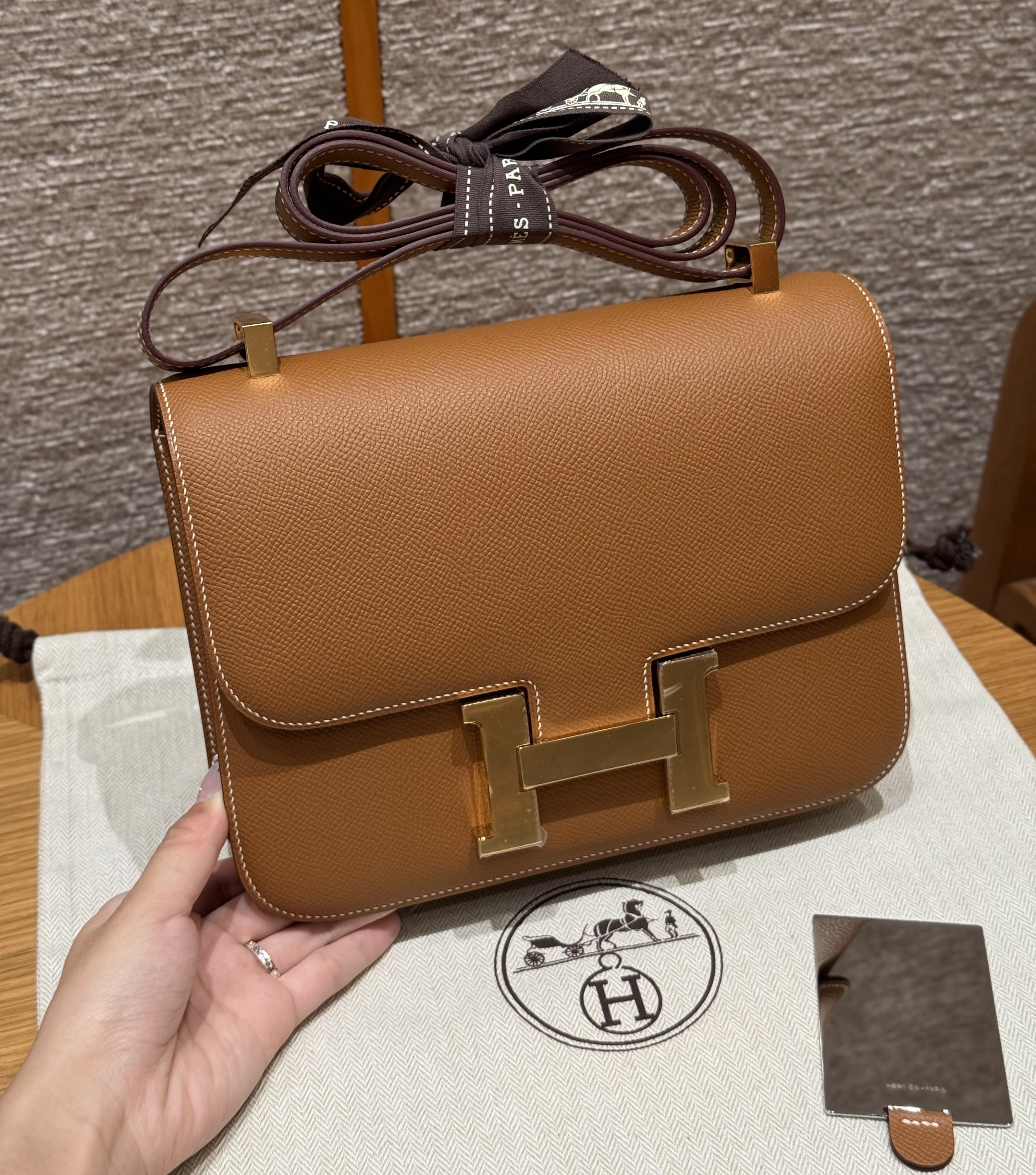 에르메스 Hermes Constance with mirror 24cm Epsom 37 Gold/gold