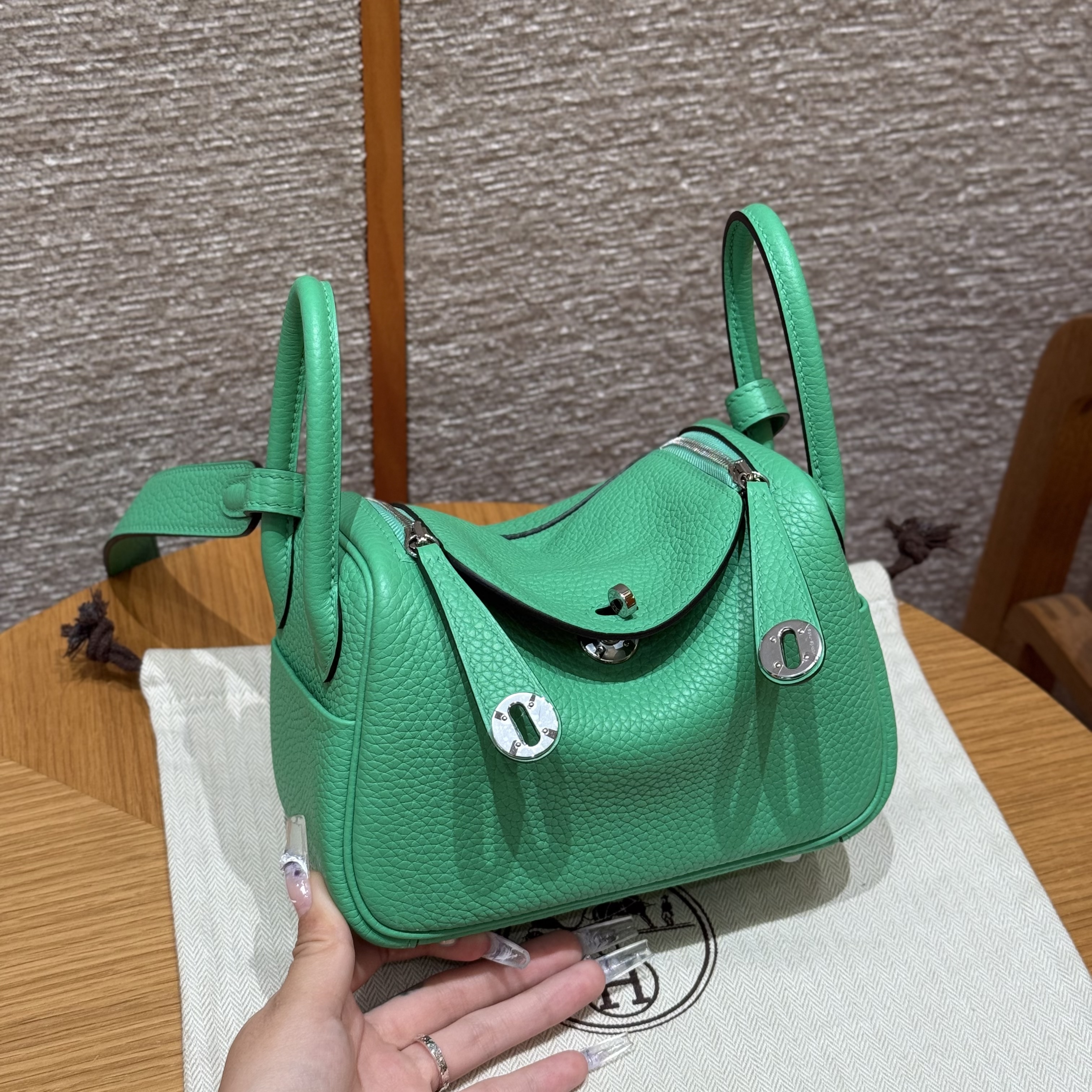 에르메스 Hermes Mini Lindy 19cm Clemence 0T Vert Comics/silver