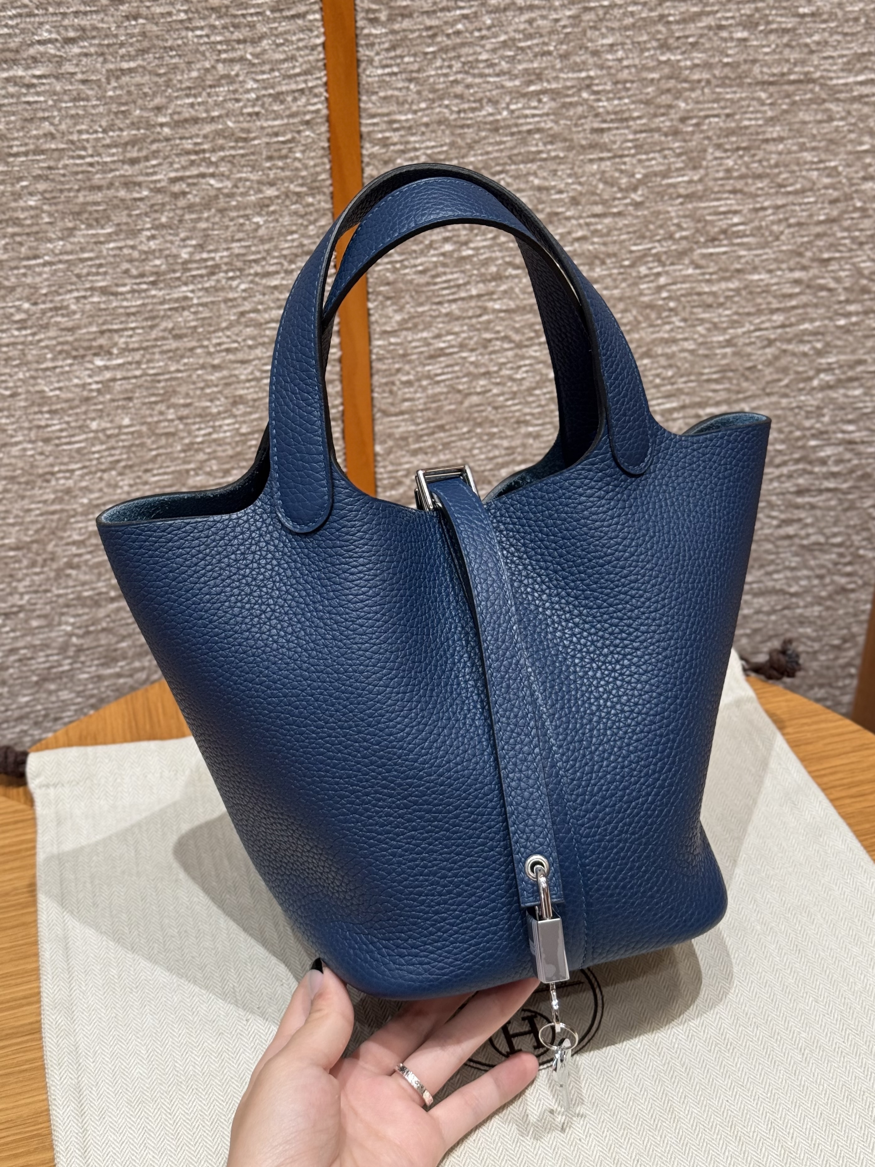 에르메스 Hermes Picotin lock 18cm clemence S4 Deep blue/silver