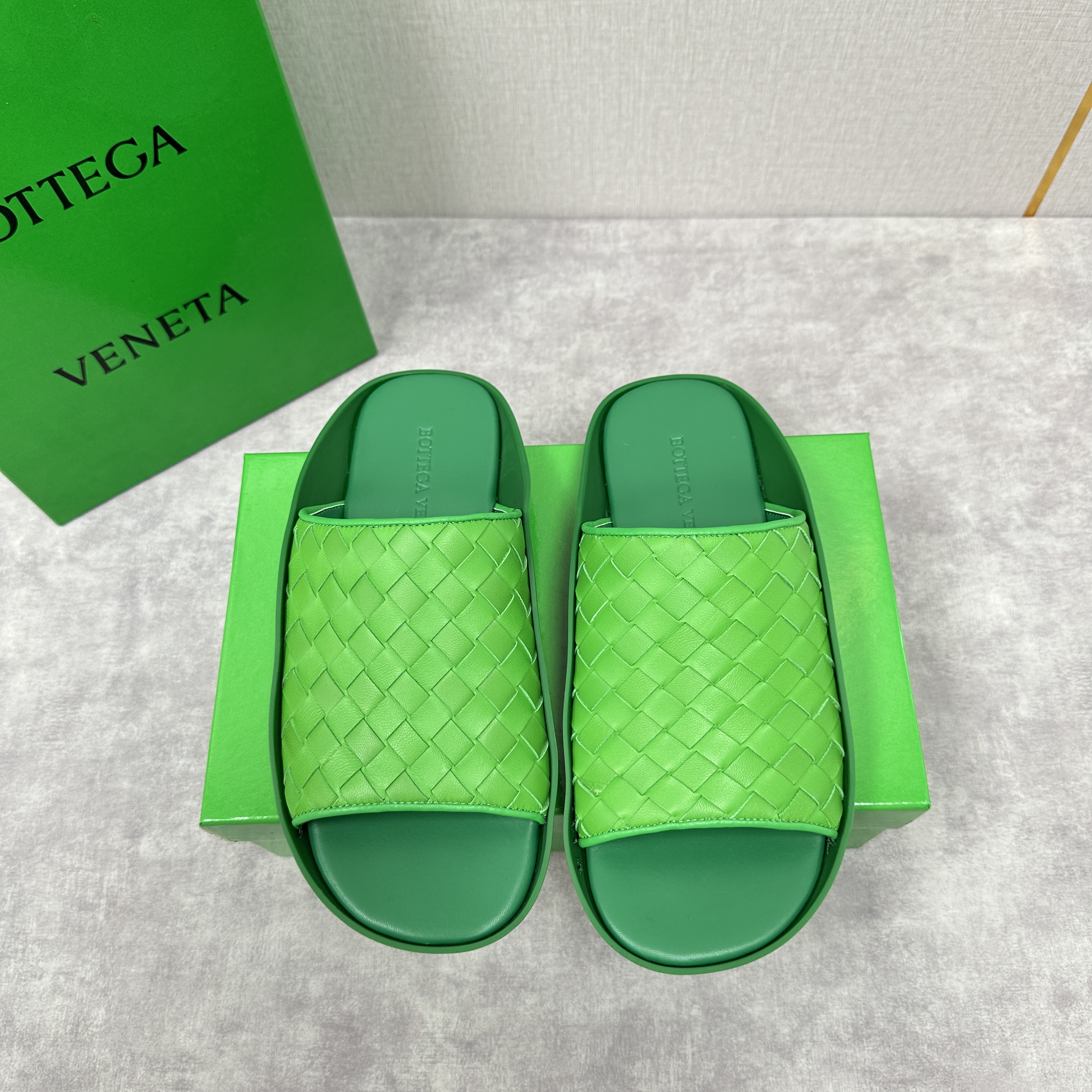 보테가 베네타 Bottega Veneta 슬리퍼