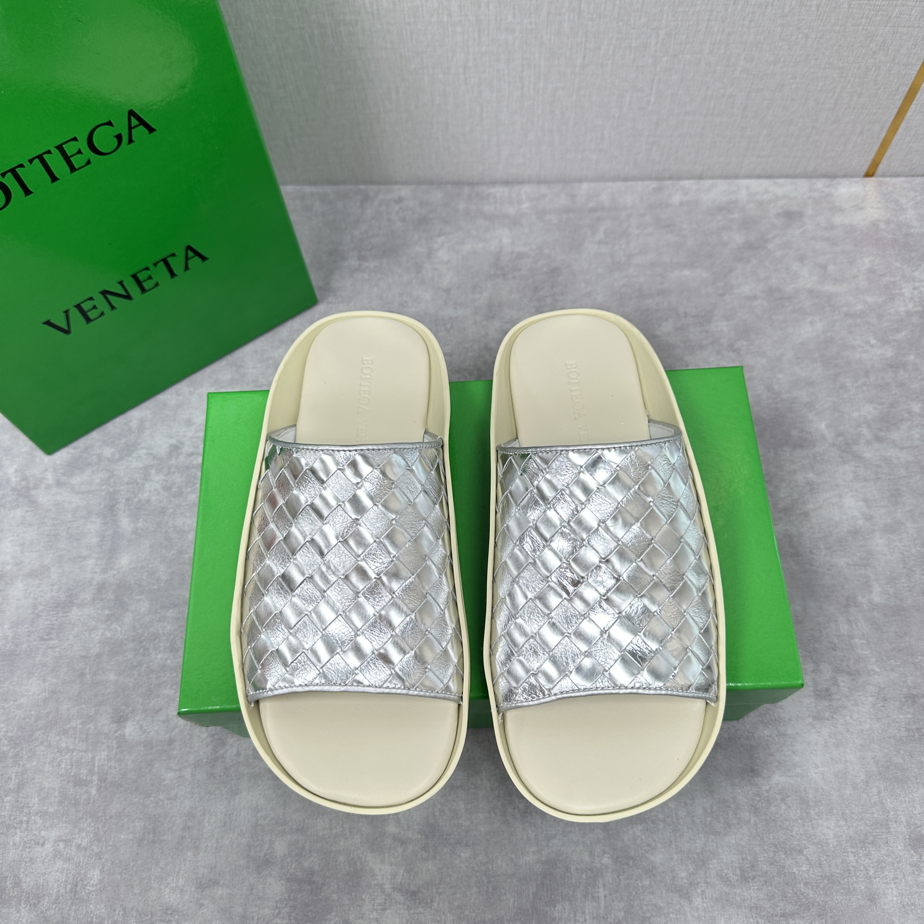 보테가 베네타 Bottega Veneta 슬리퍼