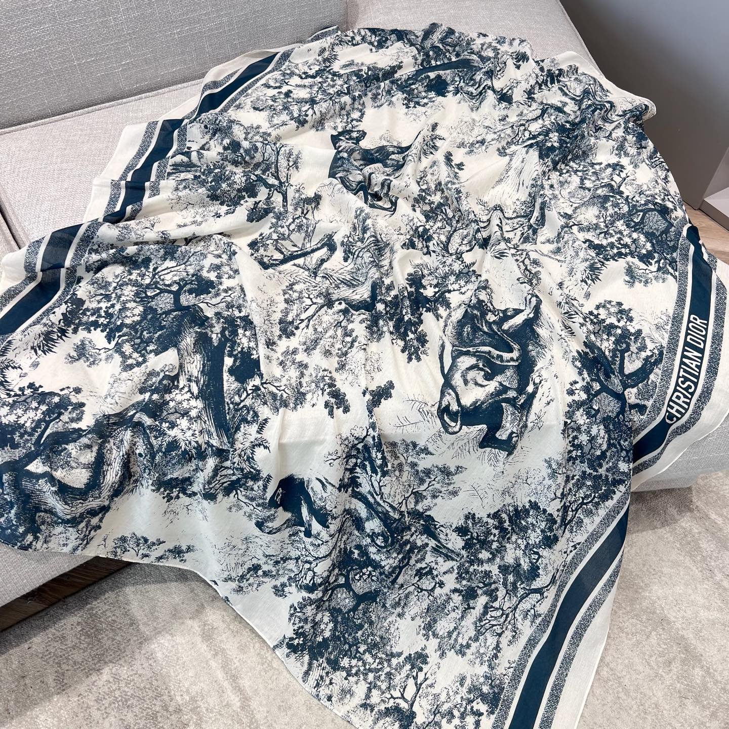 디올 Dior 숄 120x160cm