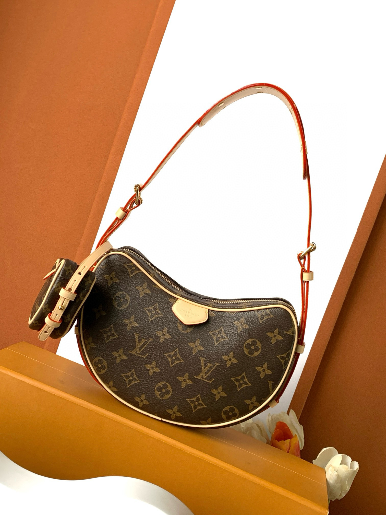 루이비통 Louis Vuitton CROISSANT M46828
