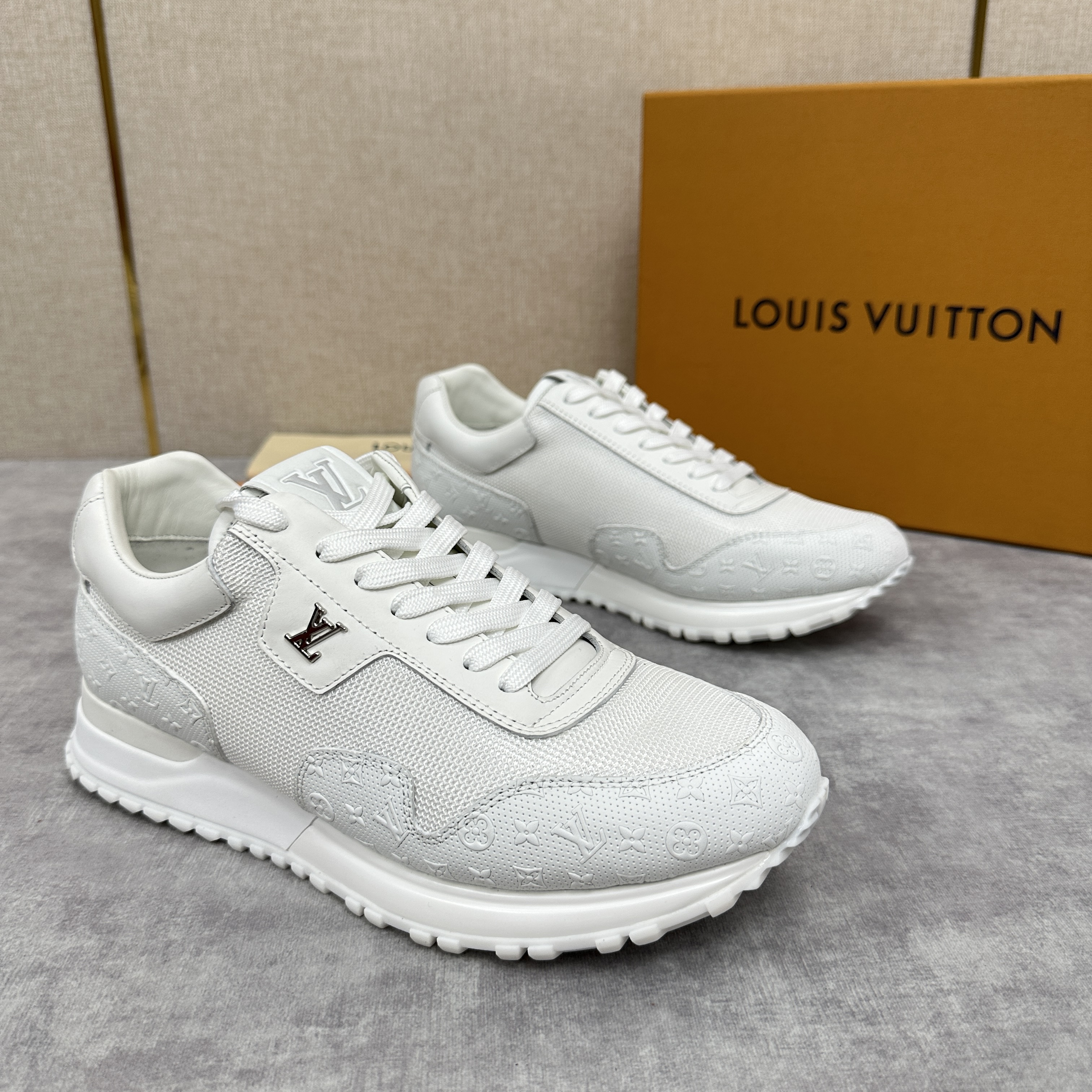 루이비통 LV RUN AWAY 스니커즈