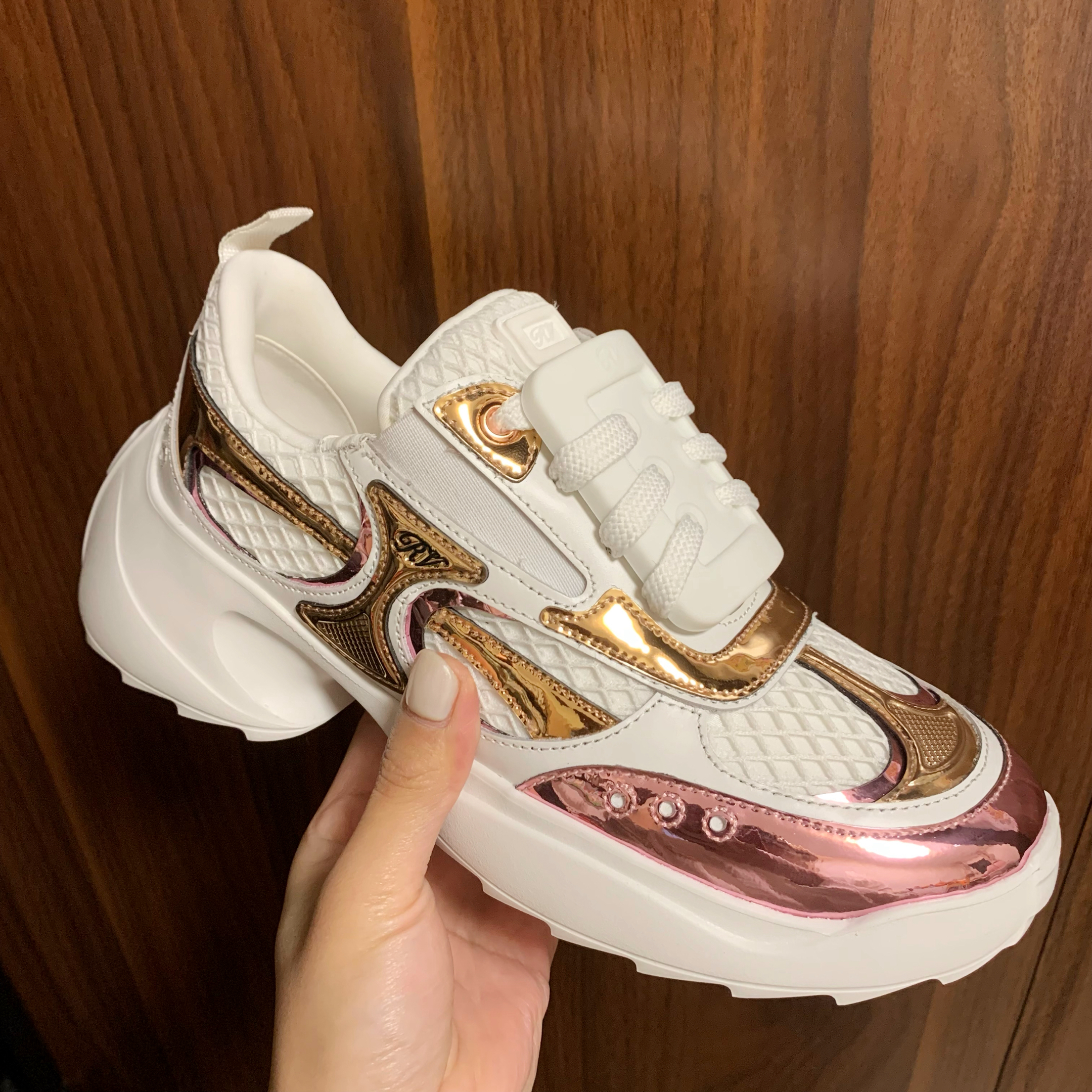 로저비비에 Roger Vivier 스니커즈