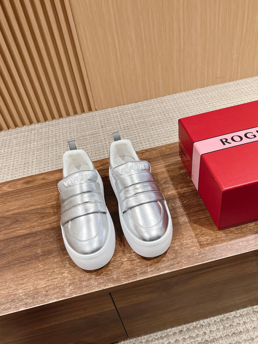 로저비비에 Roger Vivier 스니커즈