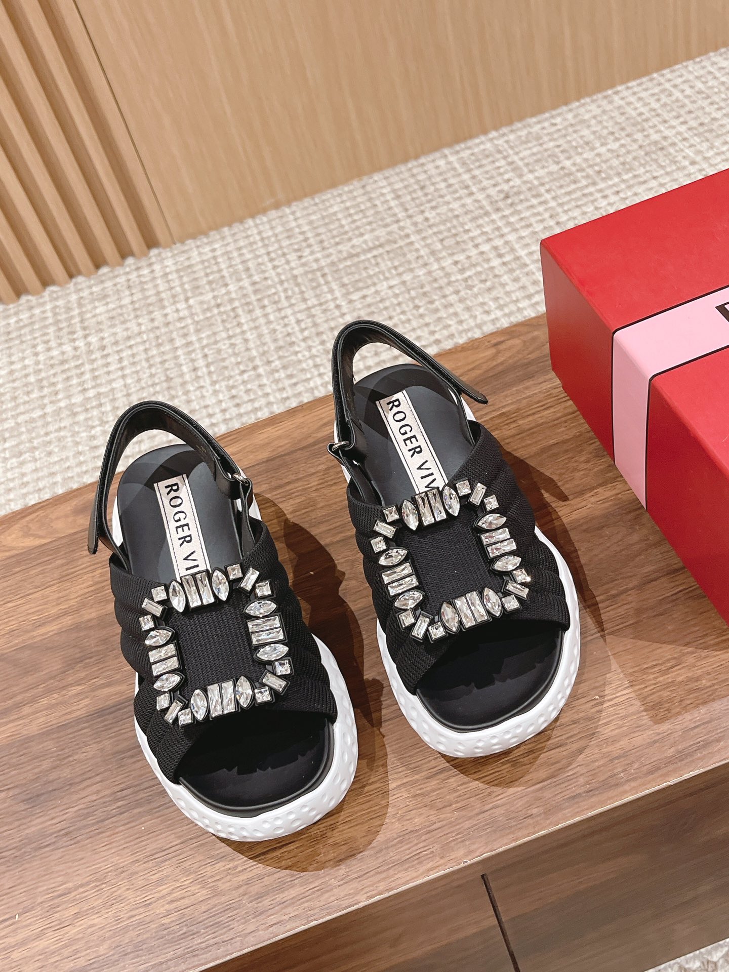 로저비비에 Roger Vivier 샌들