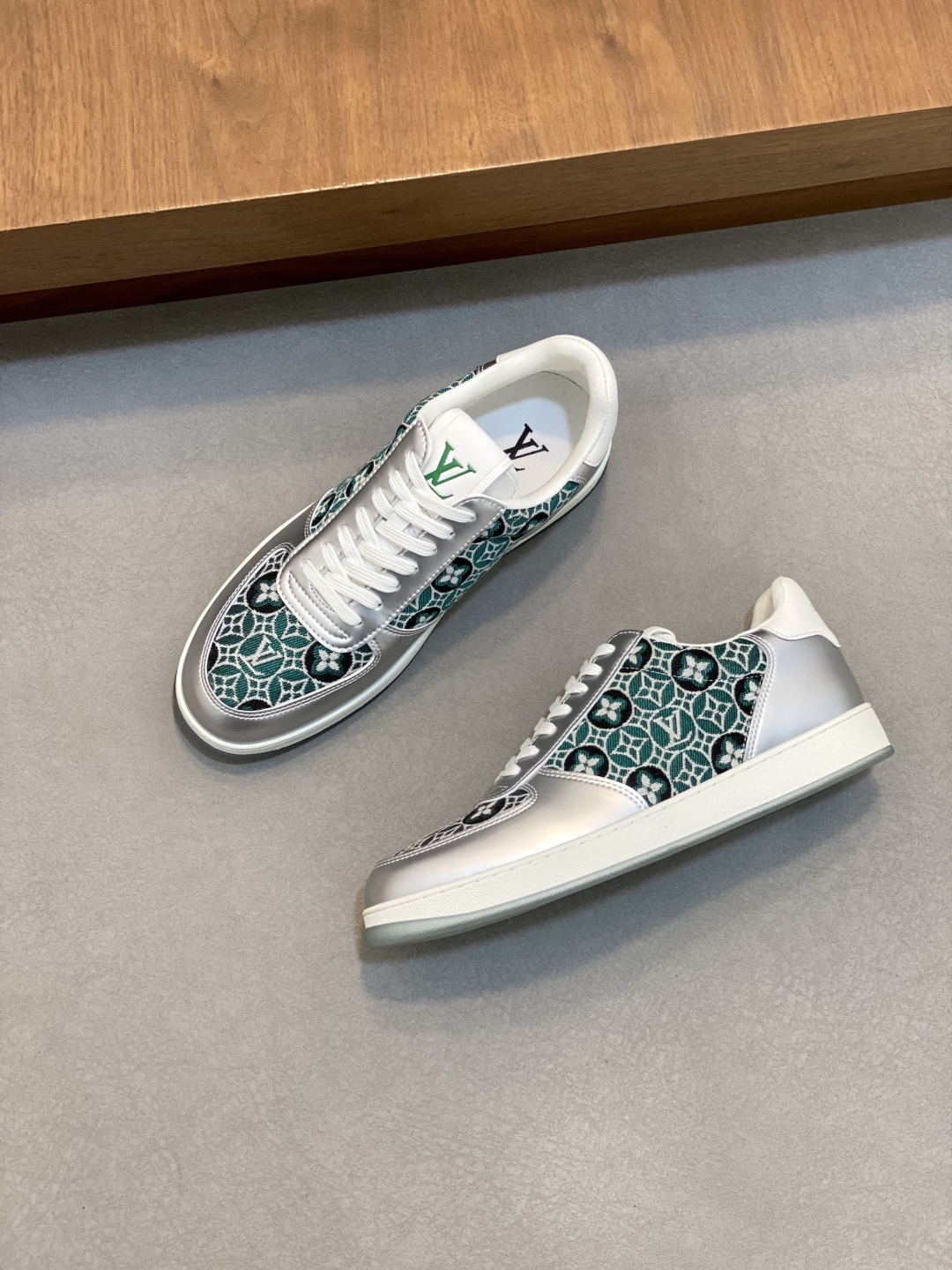 루이비통 Louis Vuitton 스니커즈