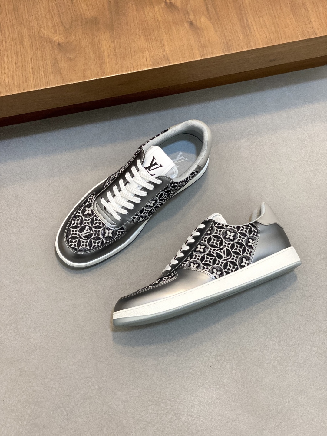 루이비통 Louis Vuitton 스니커즈