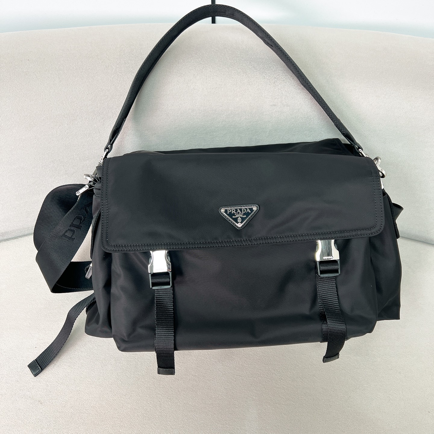 프라다 Prada 2VD082 익스플로어 리나일론 및 가죽 백 42cm
