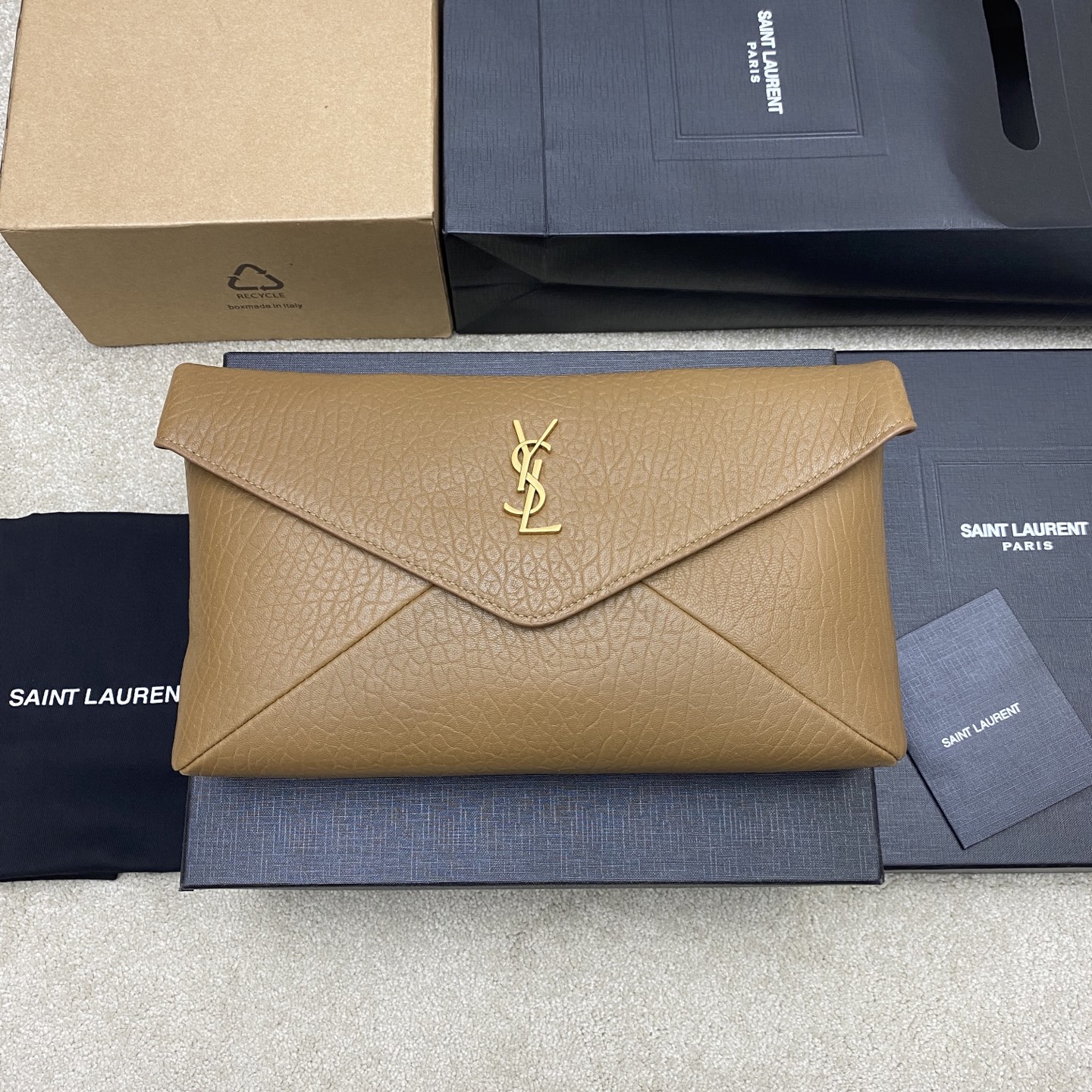 생로랑 Saint laurent/YSL 769307 Cassandre Large Envelope Pouch in Lambskin 29.5cm