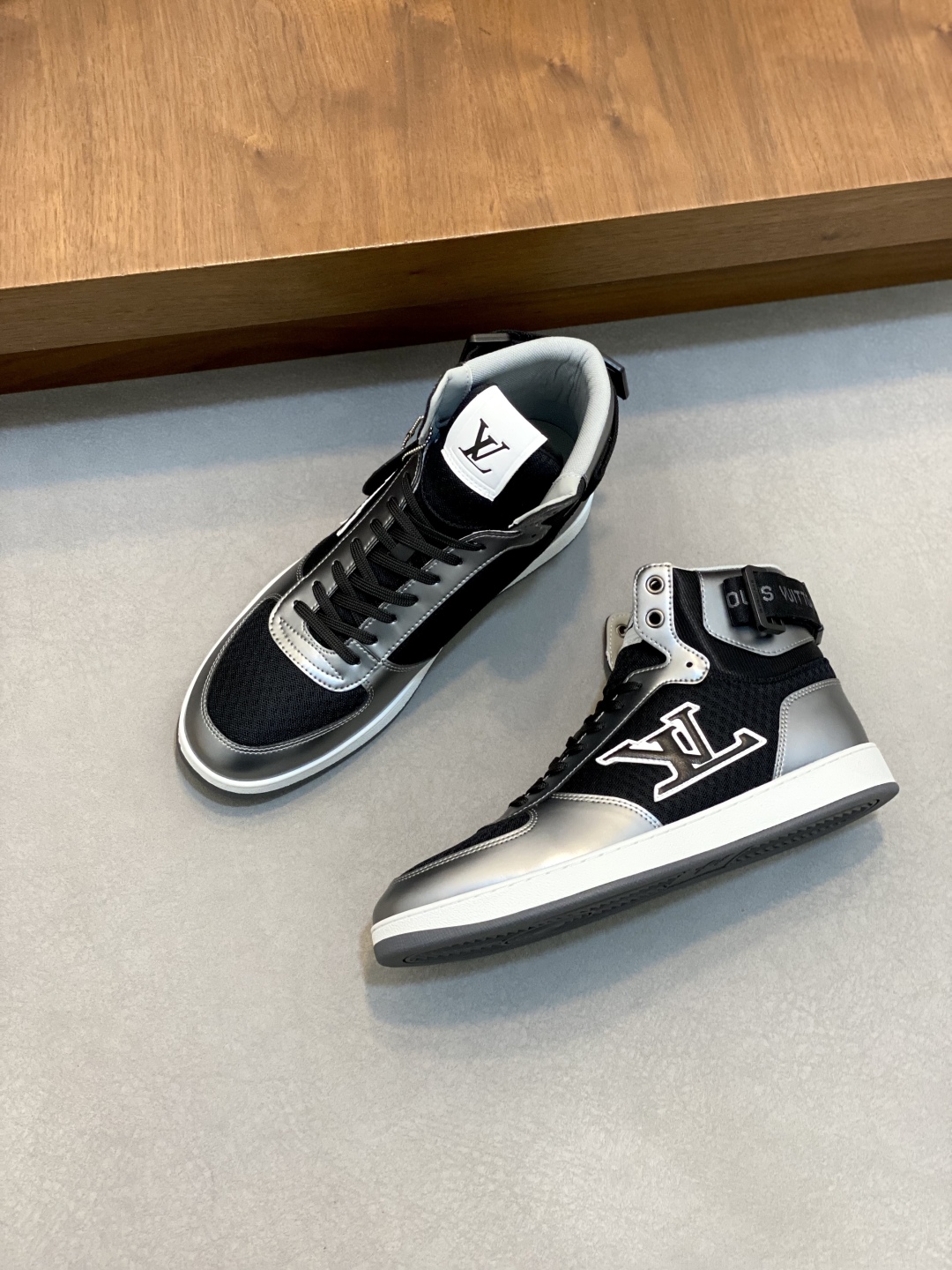 루이비통 Louis Vuitton 스니커즈