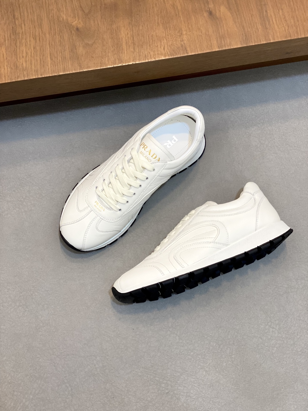 프라다 Prada 스니커즈