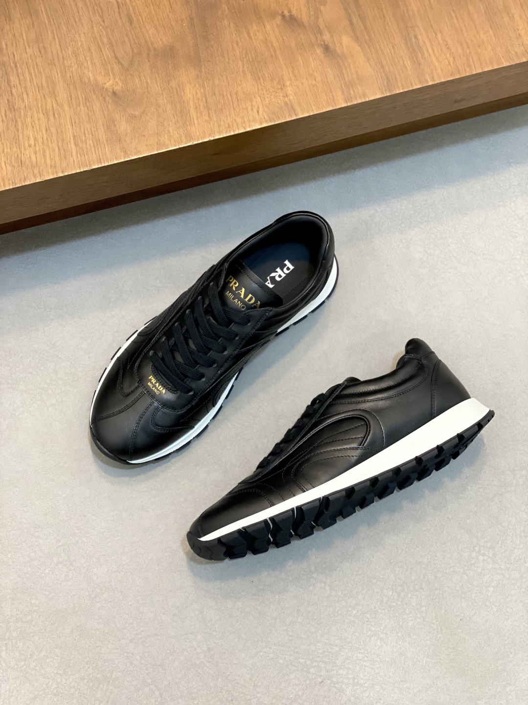 프라다 Prada 스니커즈