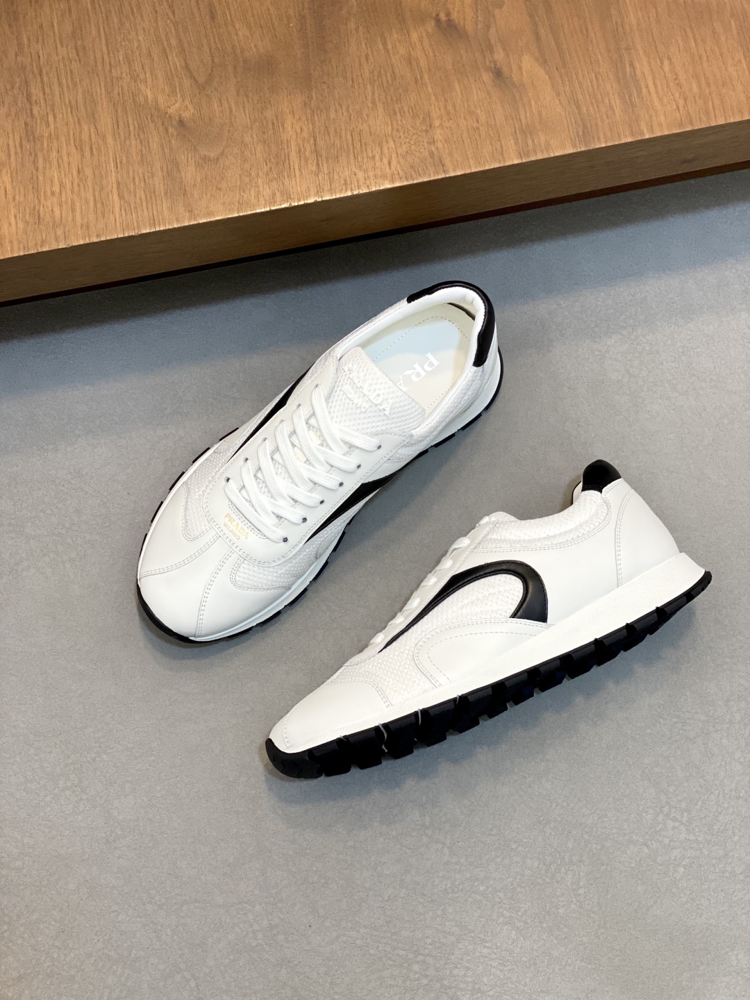 프라다 Prada 스니커즈