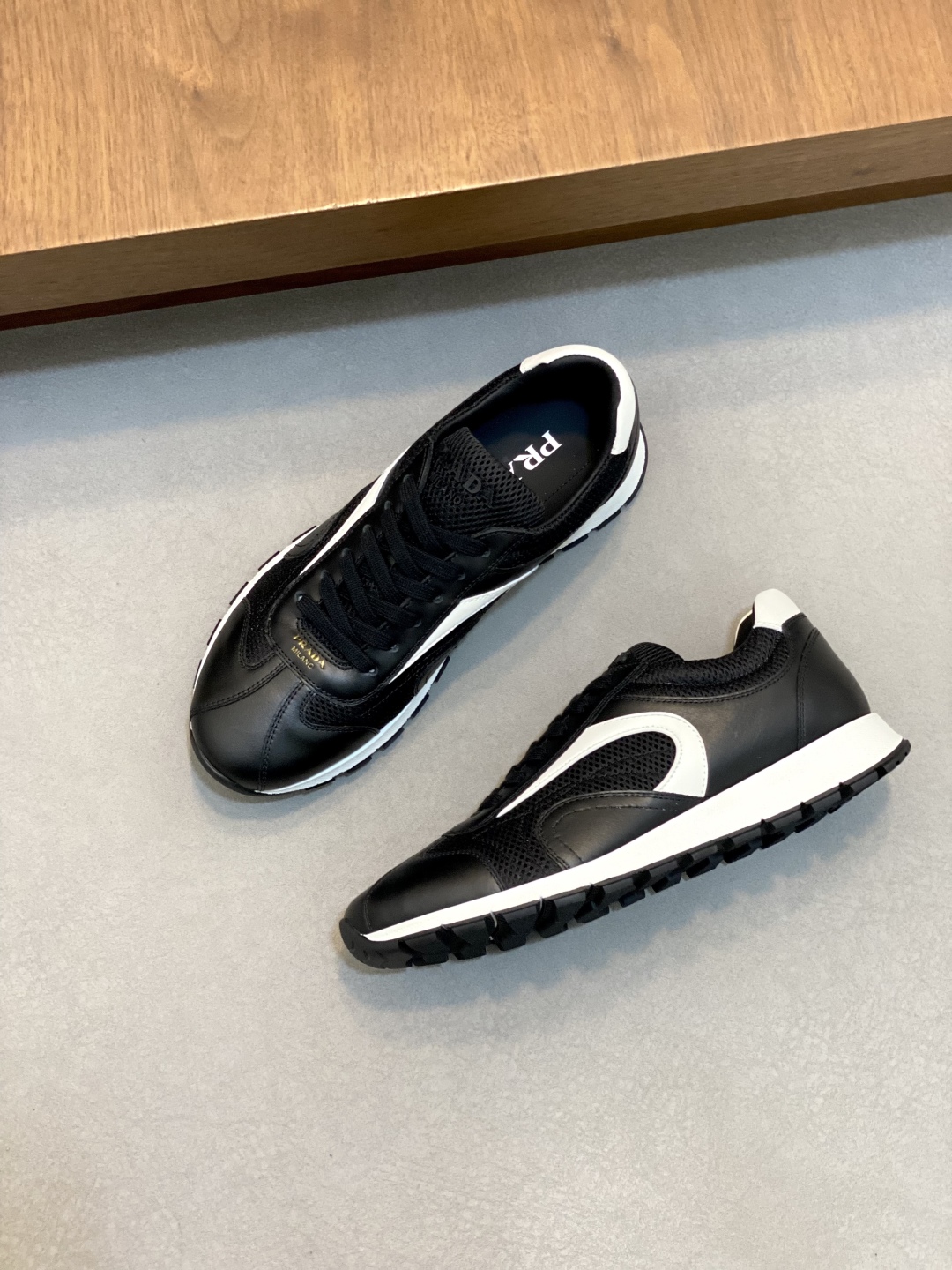 프라다 Prada 스니커즈