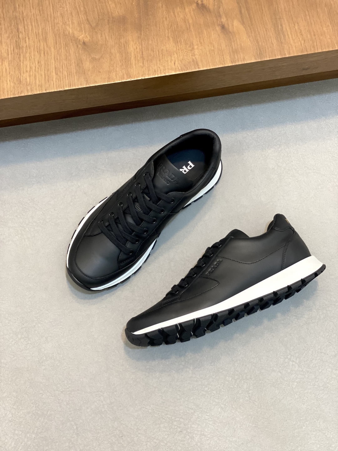 프라다 Prada 스니커즈