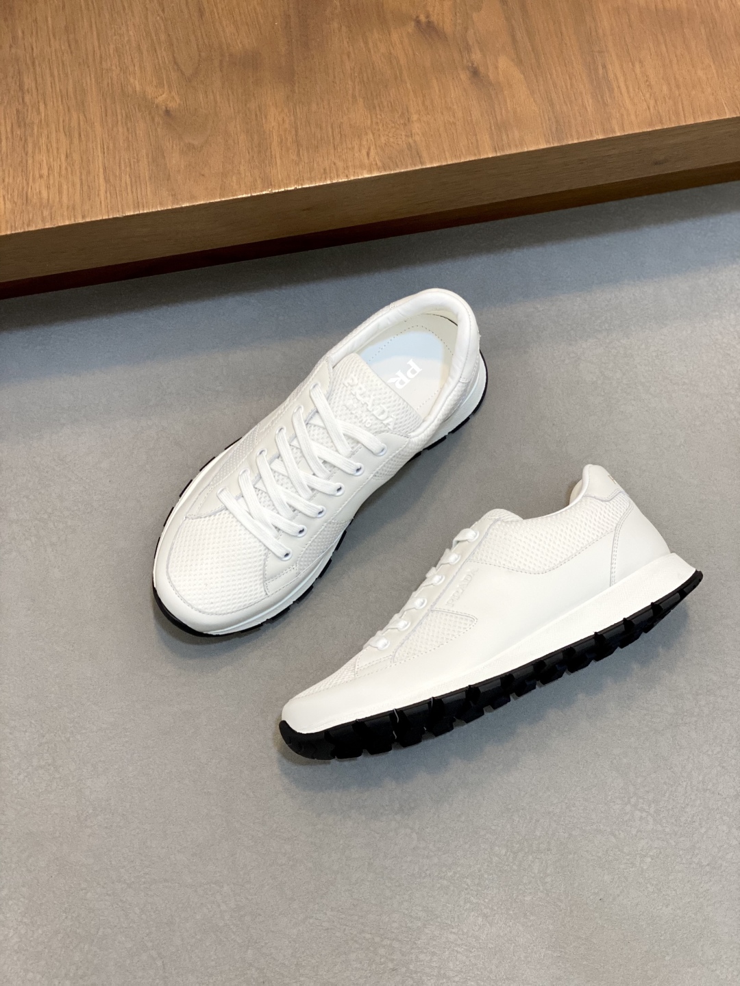 프라다 Prada 스니커즈