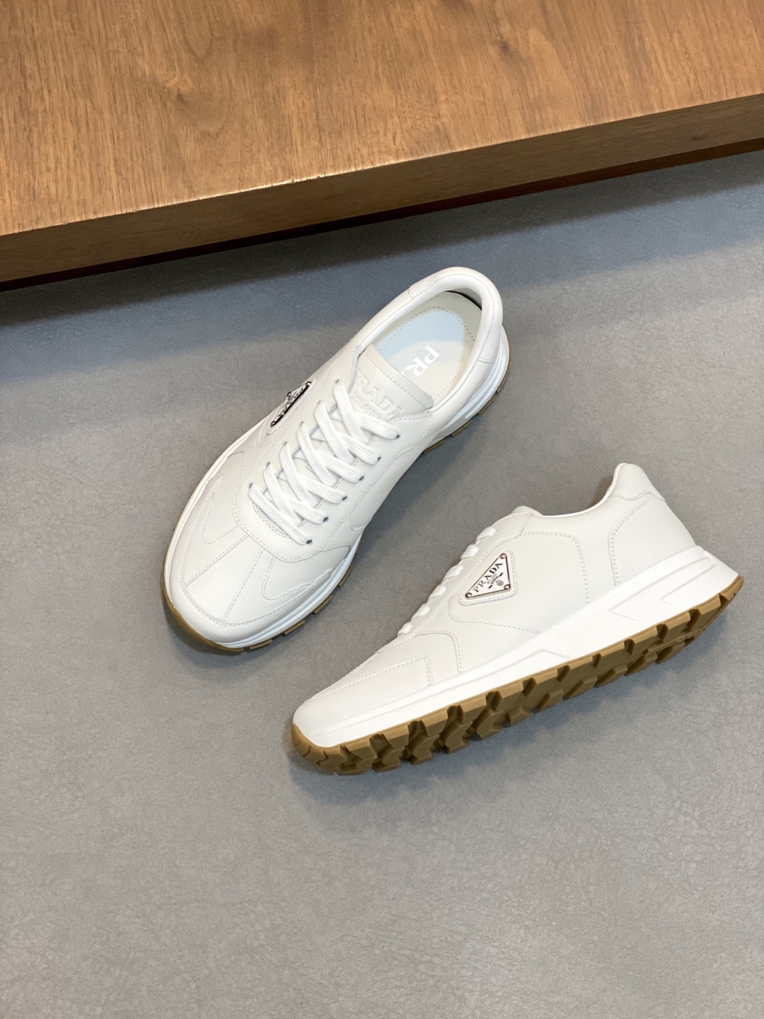 프라다 Prada 스니커즈