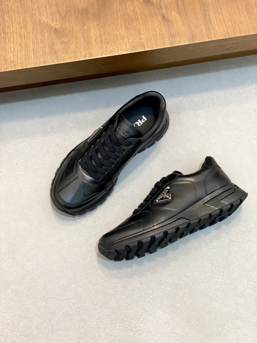 프라다 Prada 스니커즈