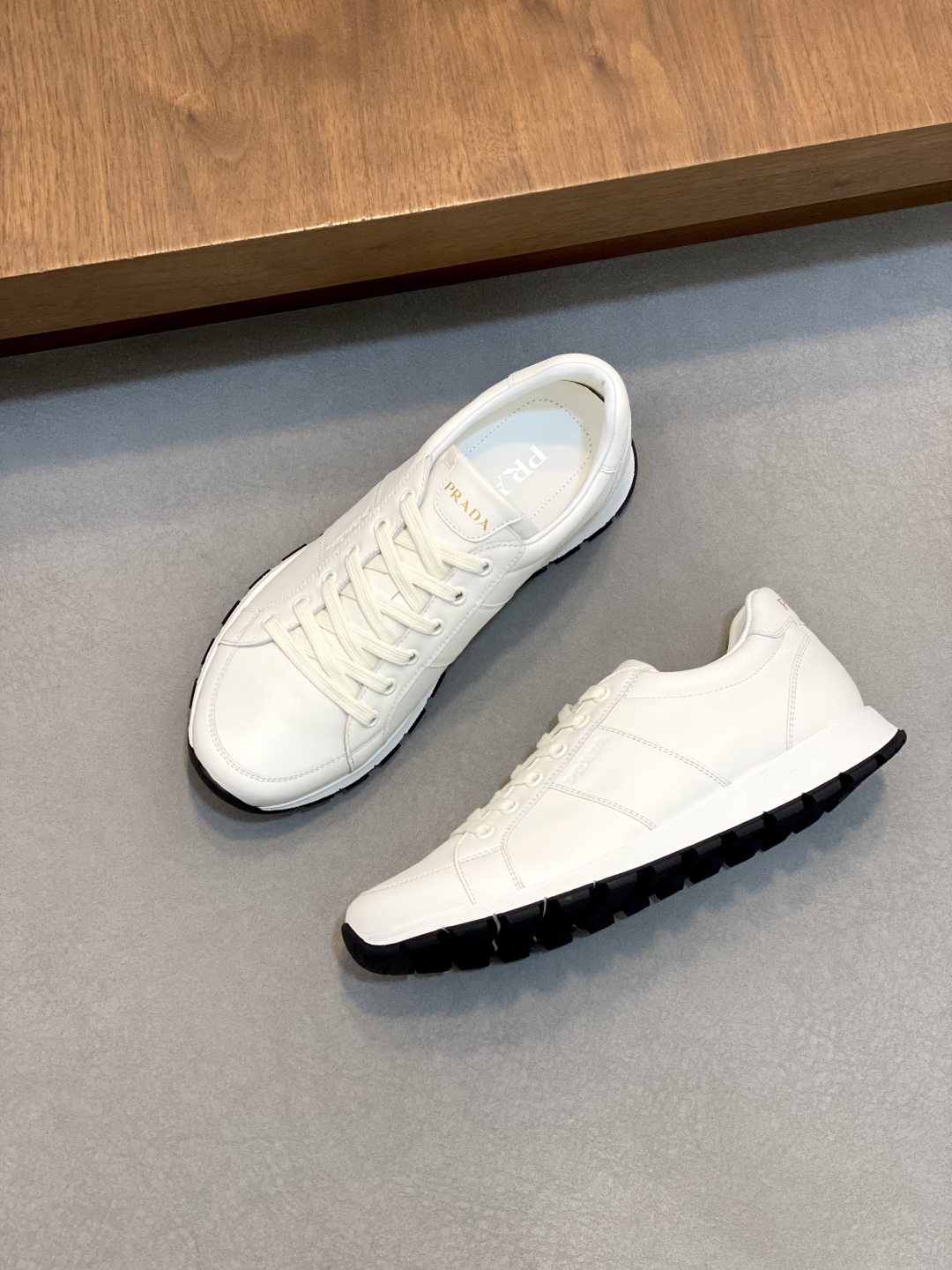 프라다 Prada 스니커즈