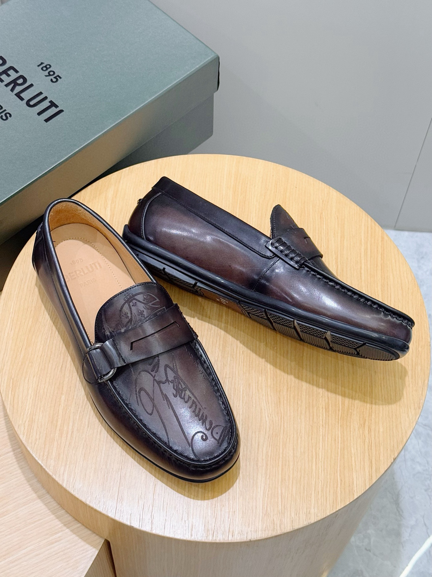 벨루티 Berluti Lorenzo Drive Camoscio 로퍼